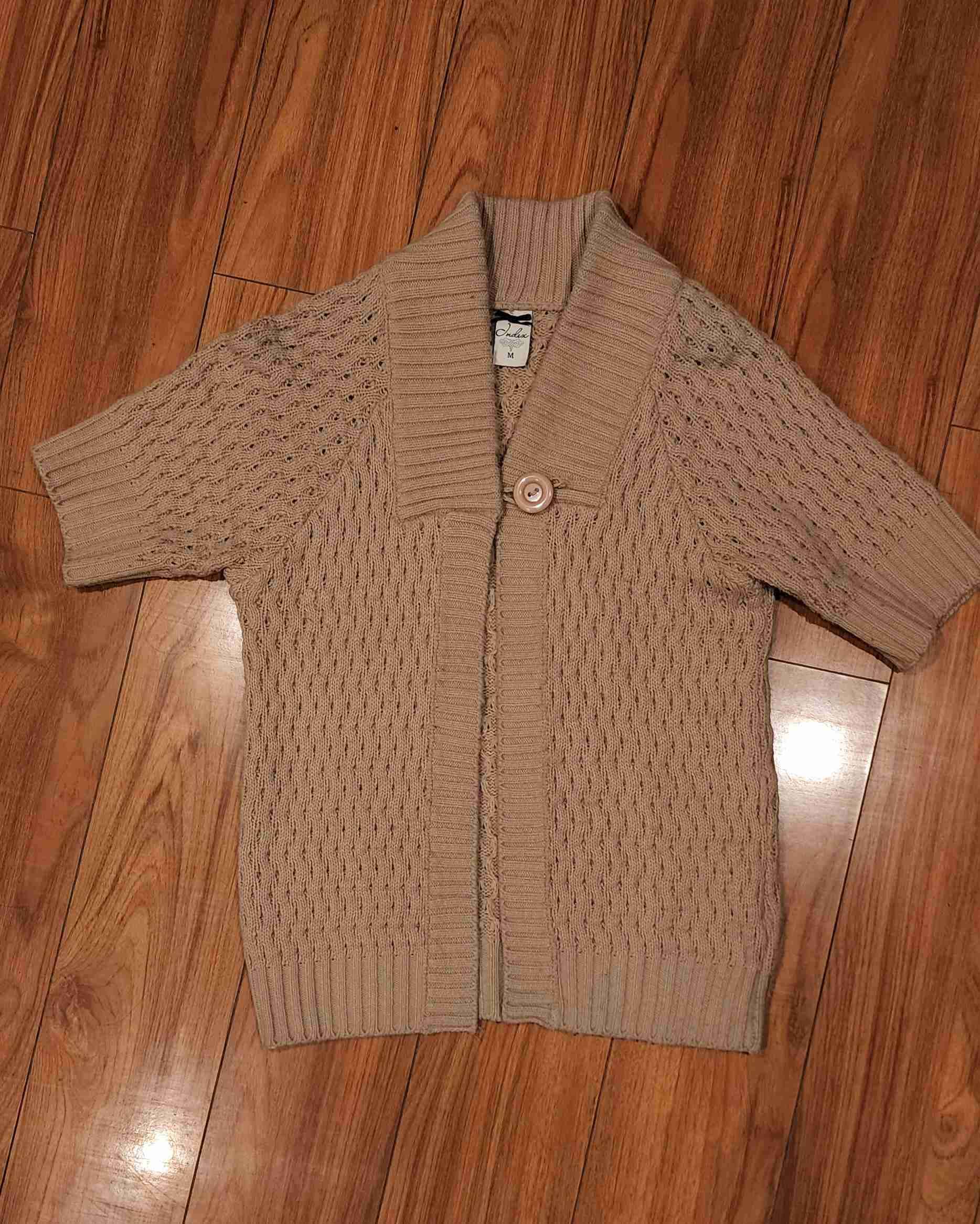 Cárdigan beige de punto grueso