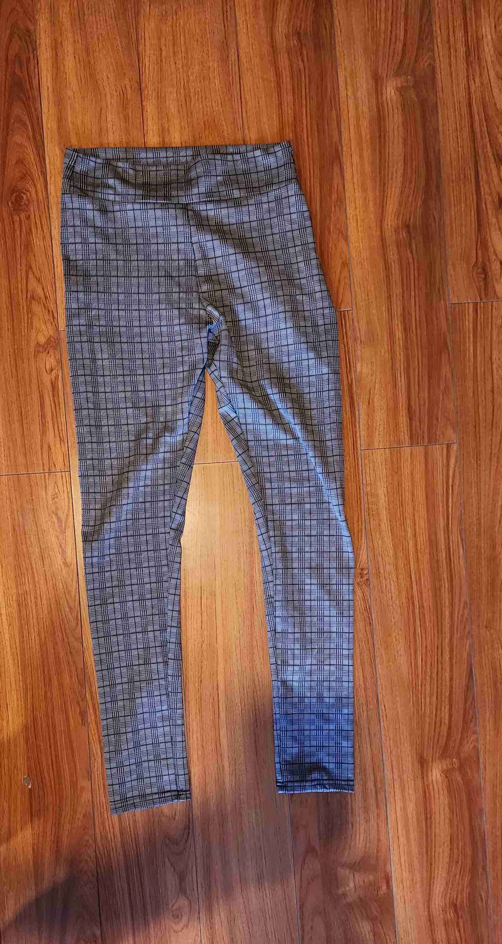 Pantalón a cuadros gris