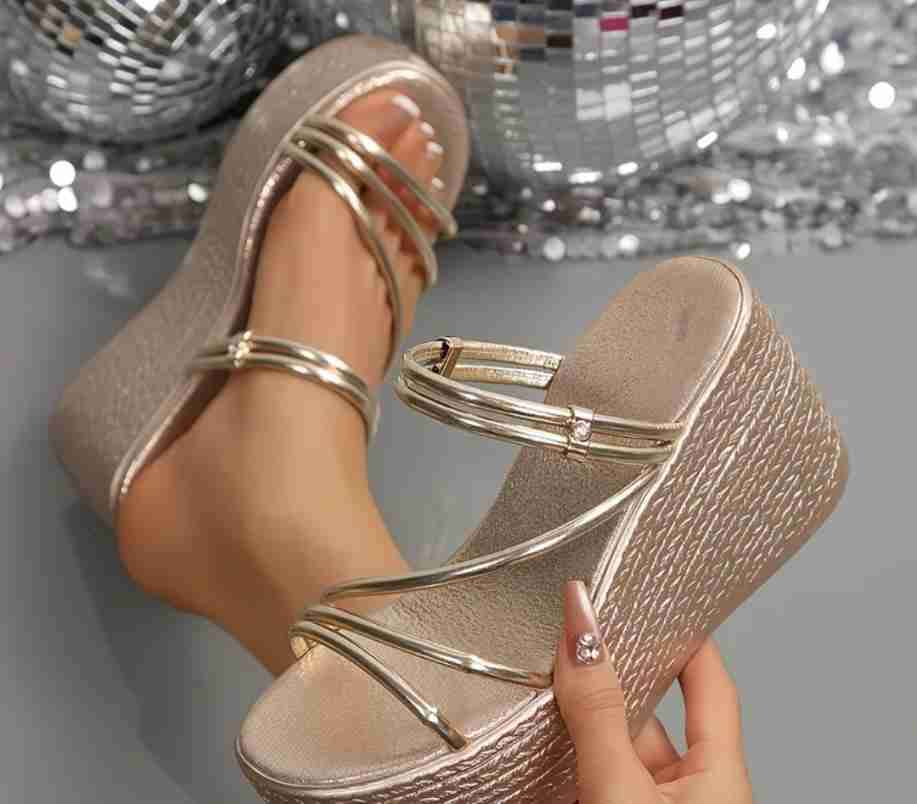 Sandalias plataforma doradas - miniatura 3