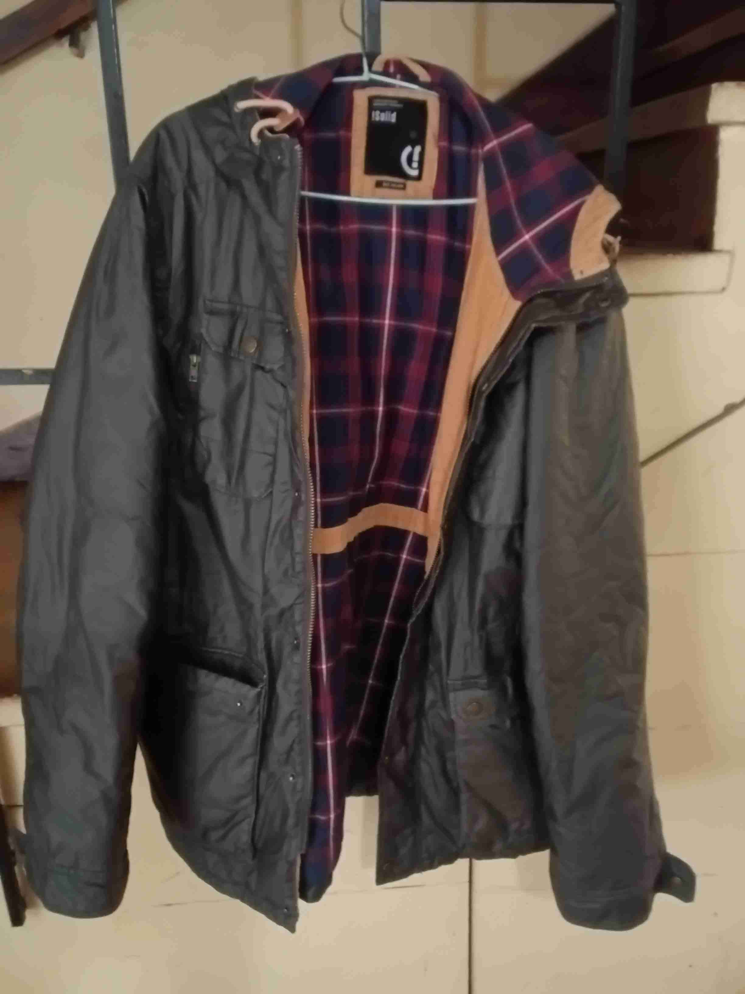 Chaqueta impermeable negra - miniatura 1