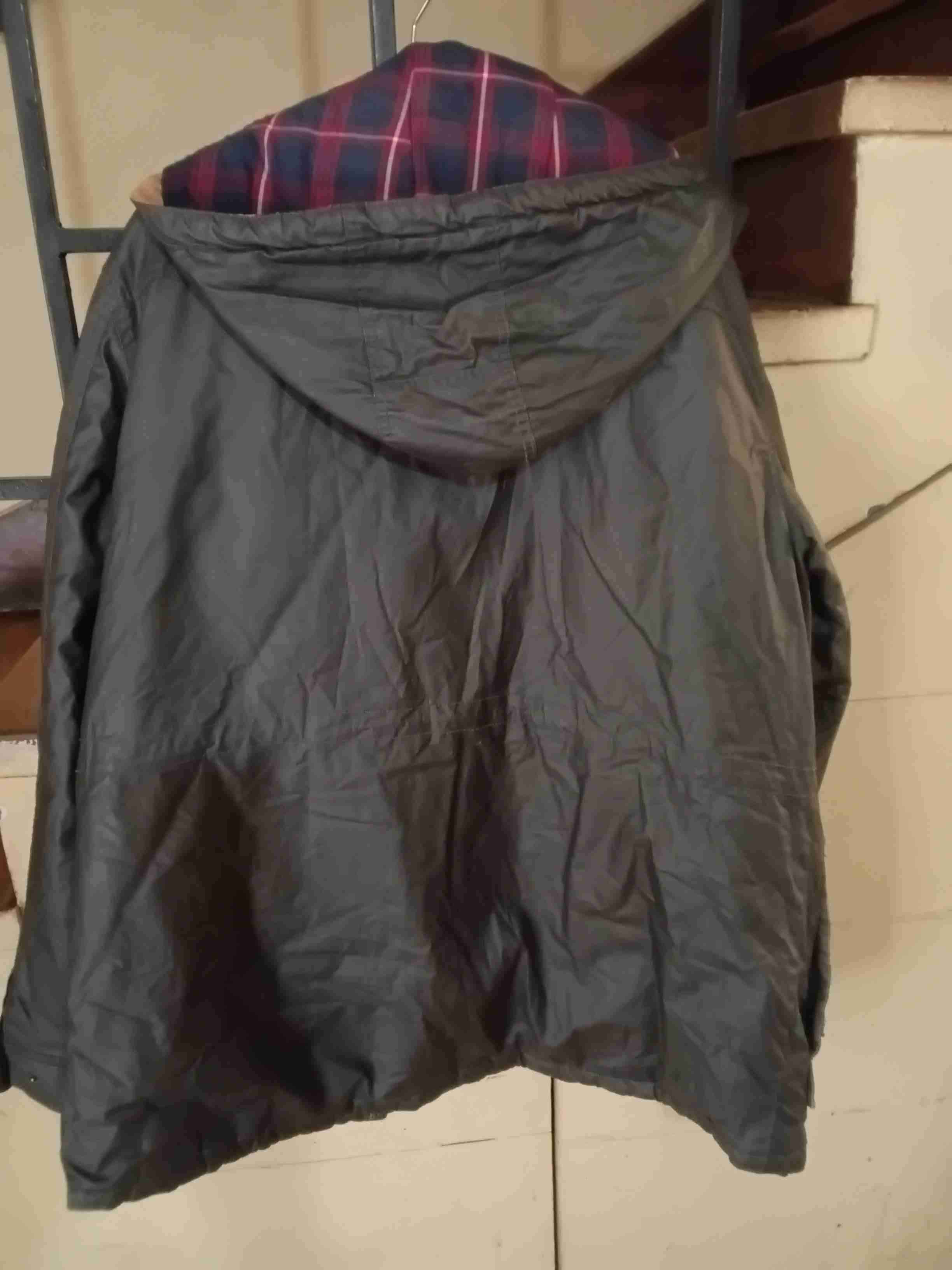 Chaqueta impermeable negra - miniatura 2