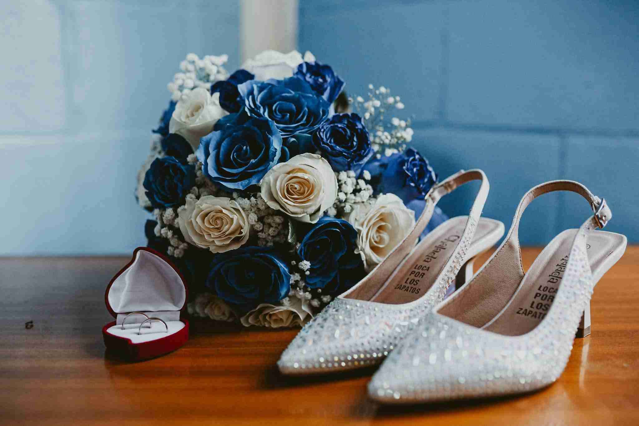 Zapatos de tacón con brillantes - miniatura 2