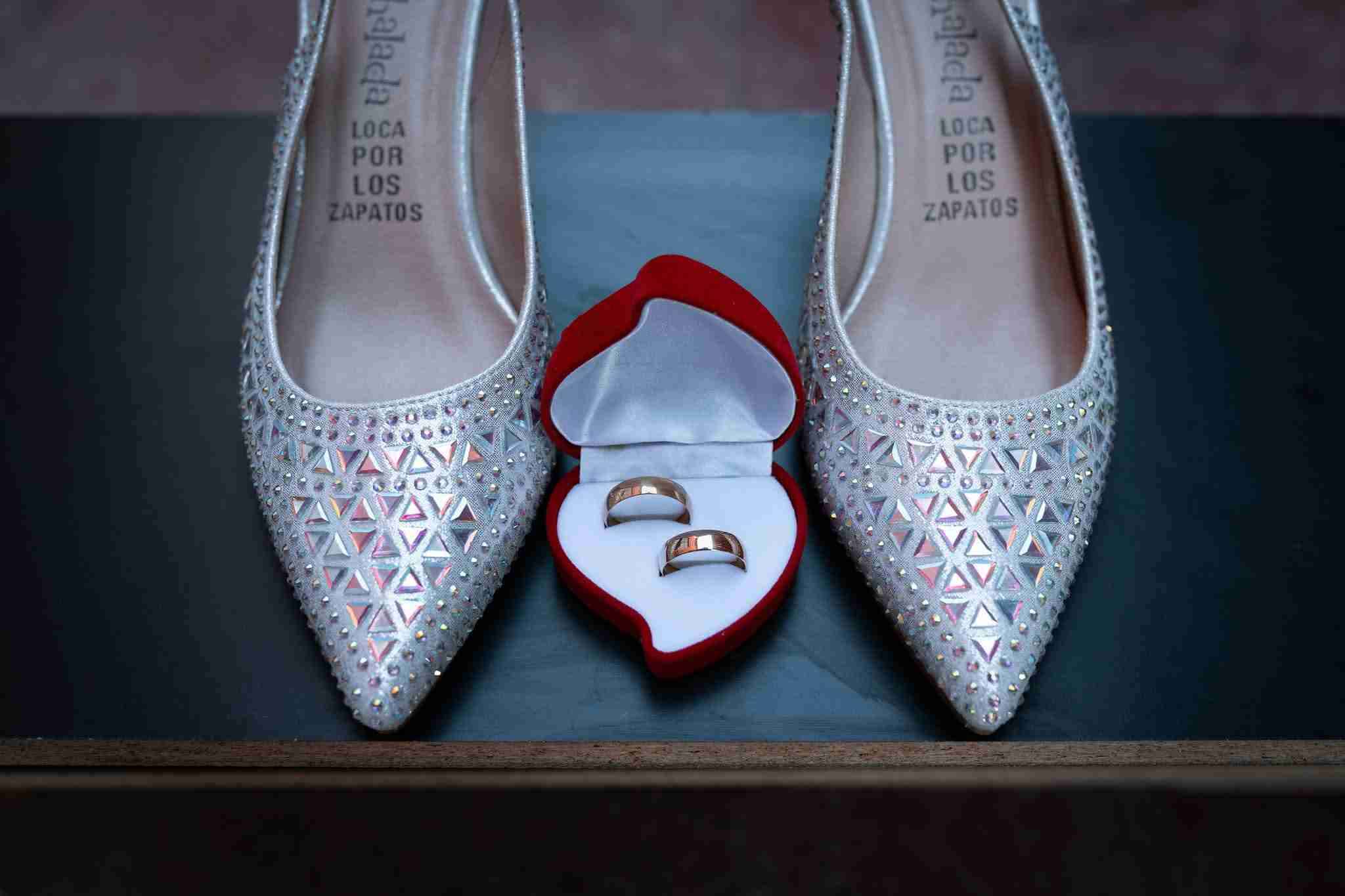 Zapatos de tacón con brillantes - miniatura 3