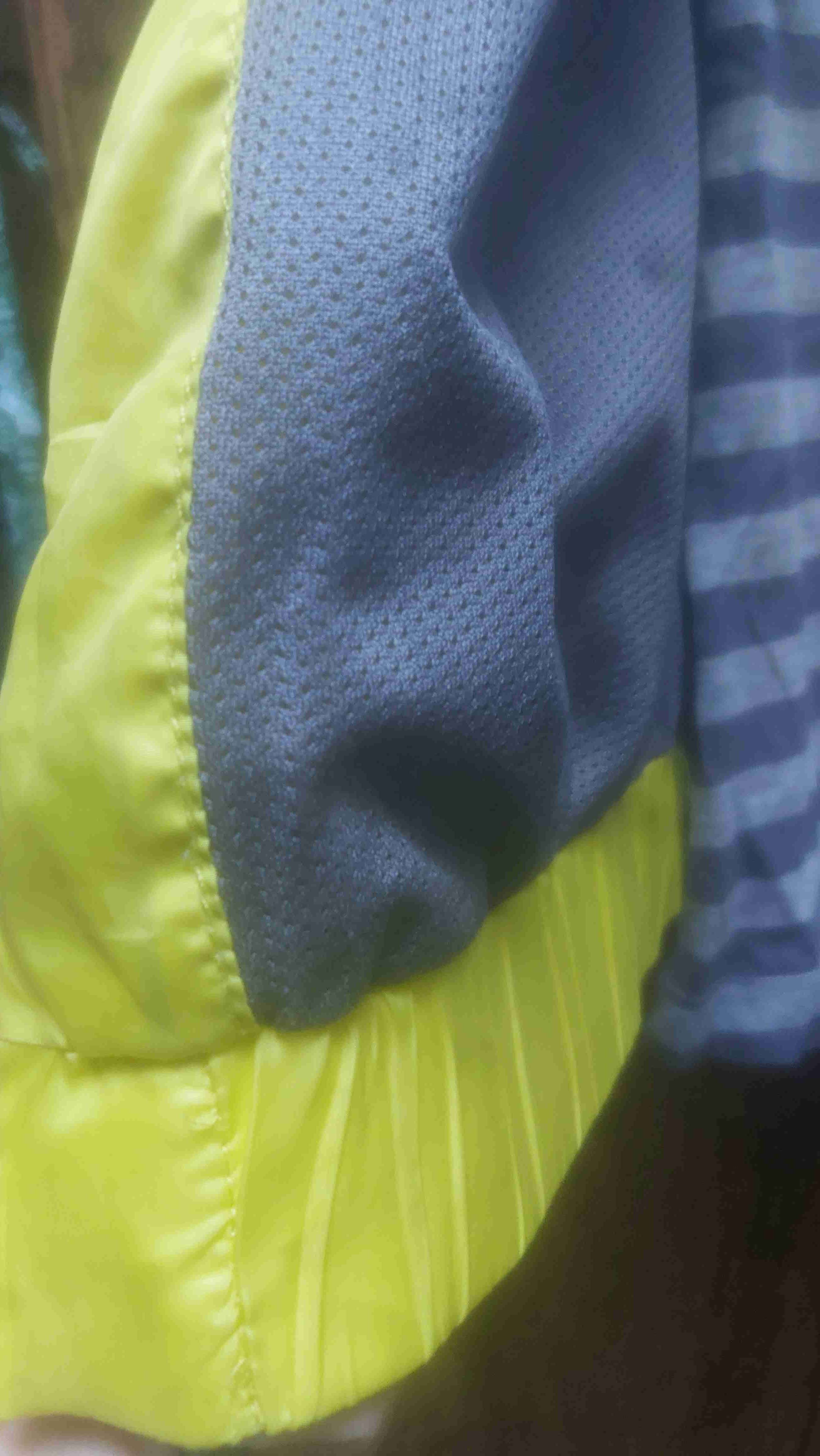 Chaqueta amarilla con polera rayada - miniatura 3