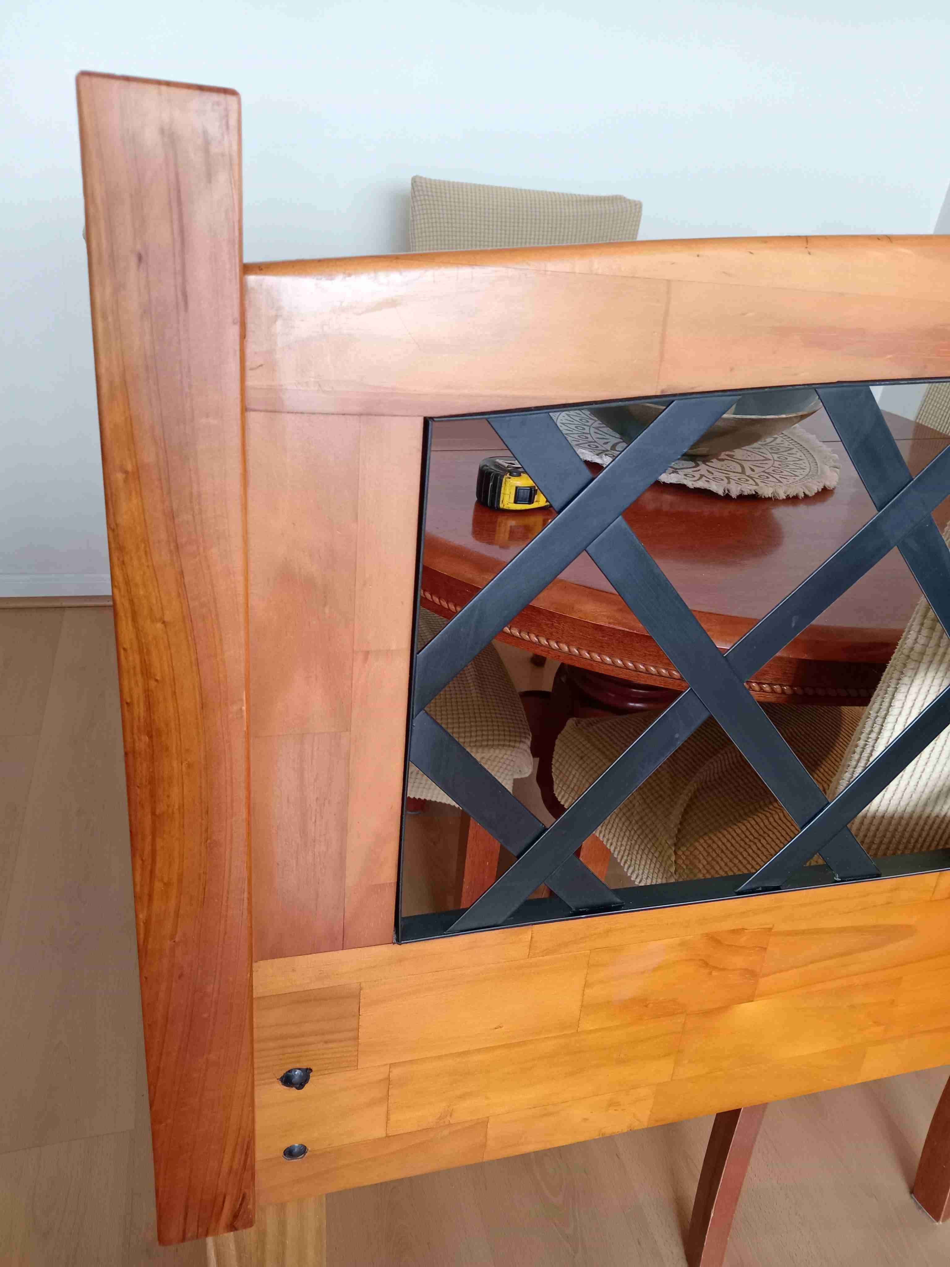 Respaldo de cama de madera y metal - miniatura 3