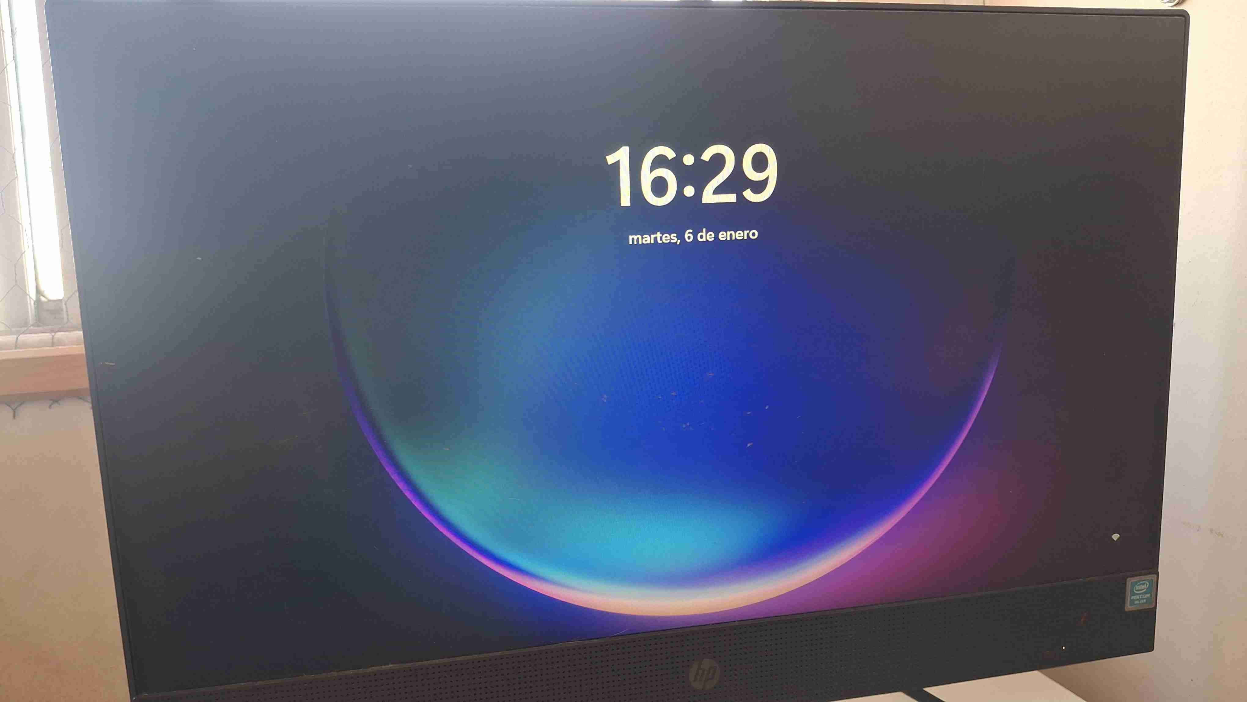 Monitor HP 24 pulgadas HD - 1