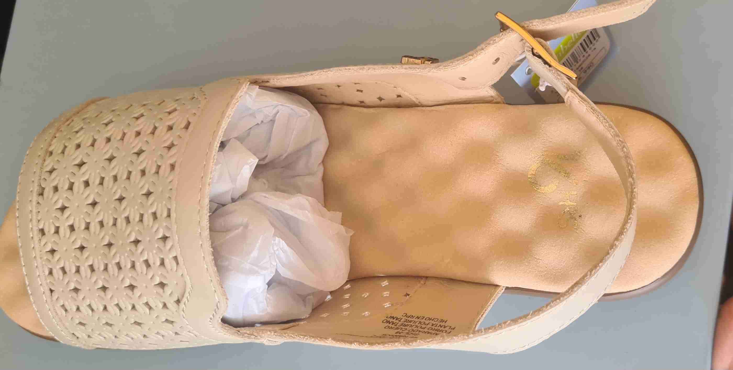 Sandalias blanco invierno 16 hs con diseño floral. - 2