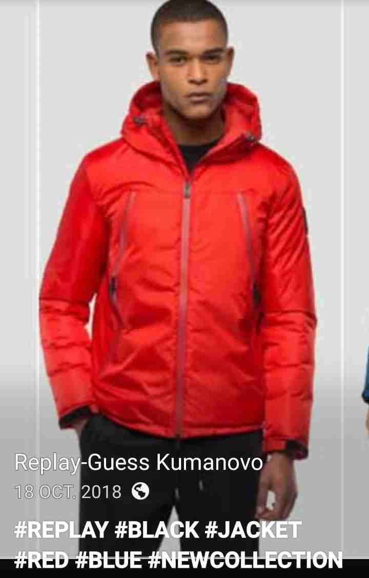 Chaqueta roja con capucha - miniatura 3