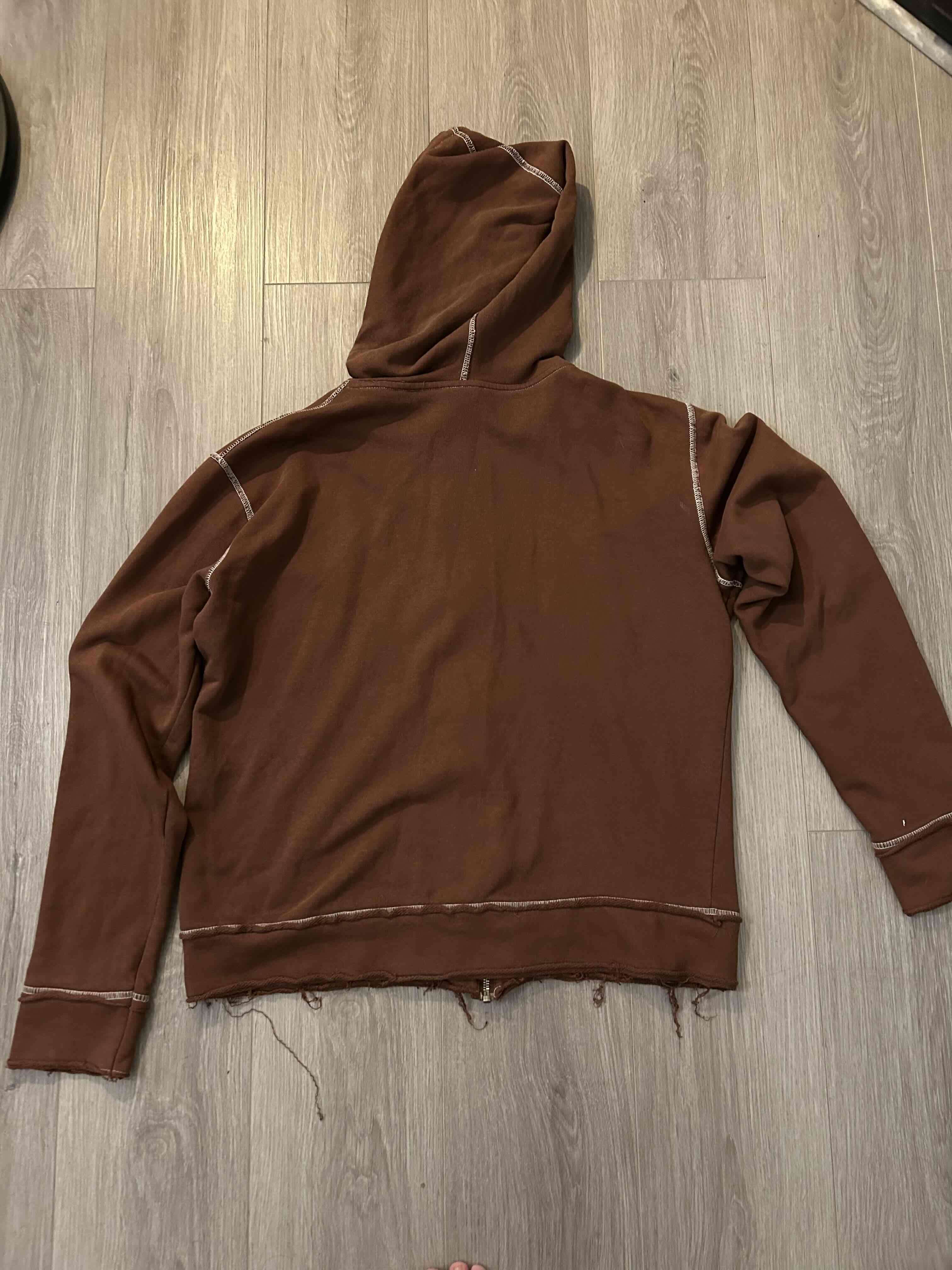 Polerón con capucha marrón - miniatura 3