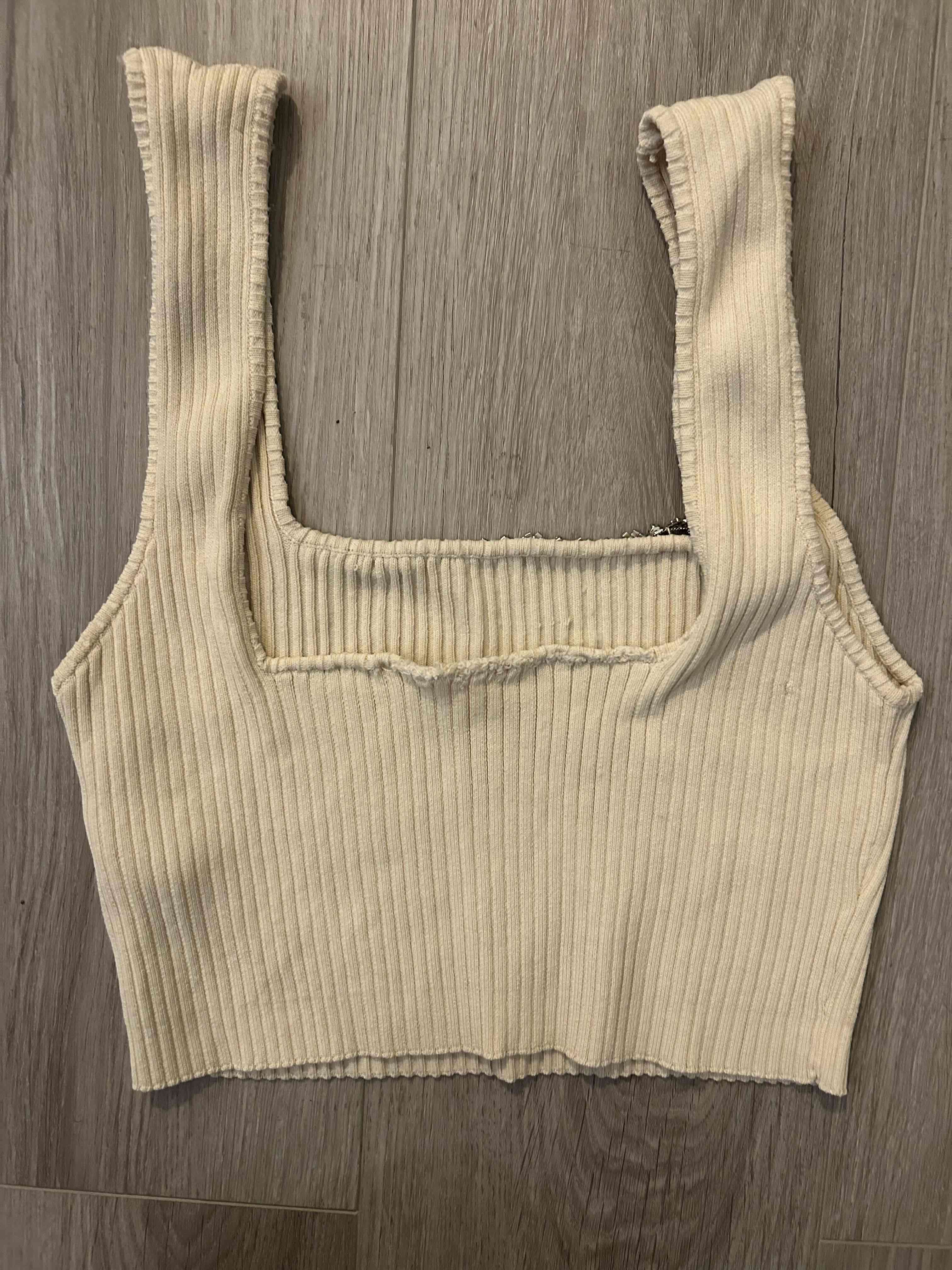 Top beige con detalles brillantes - miniatura 2