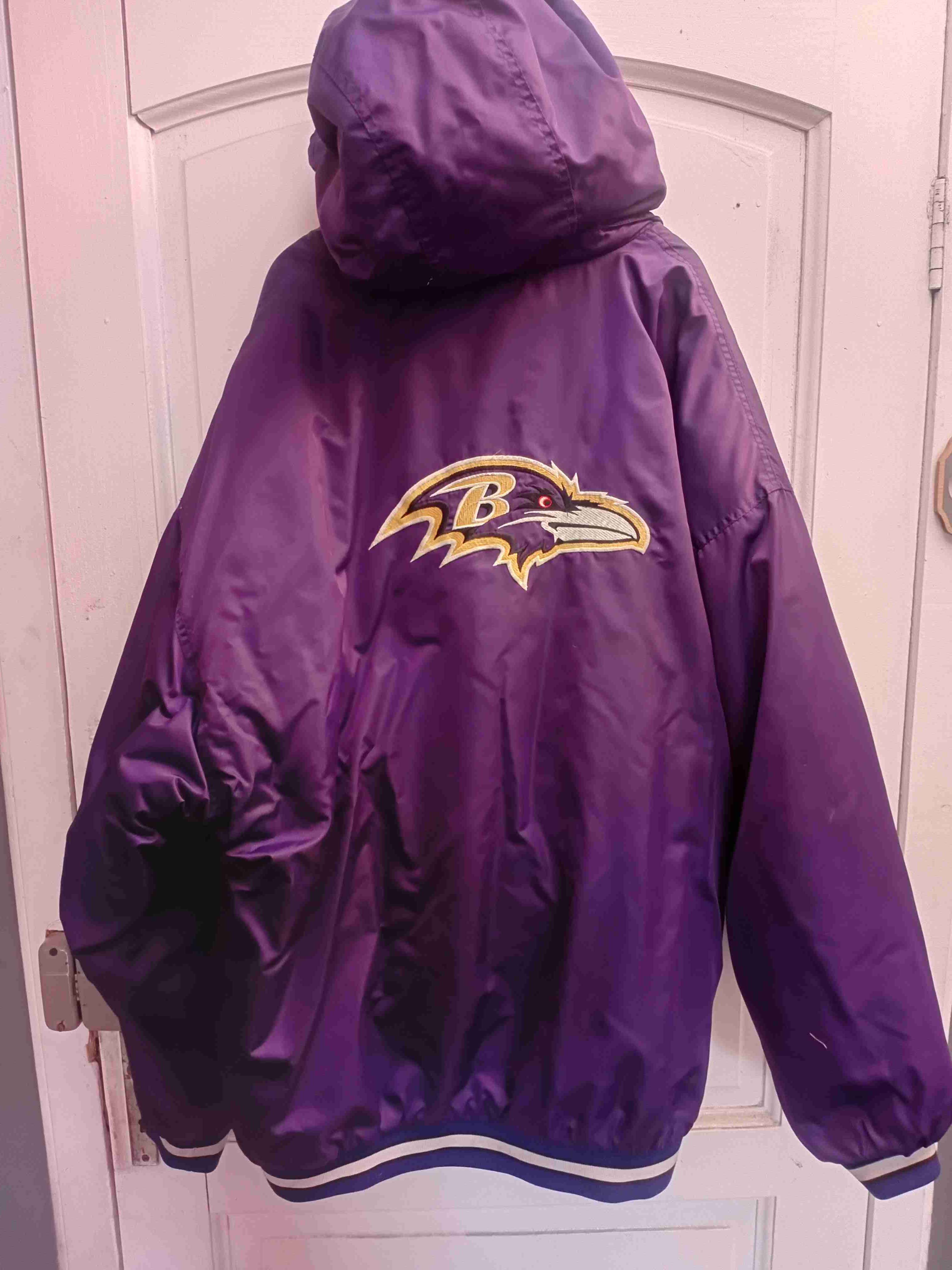 Chaqueta morada con capucha - miniatura 3