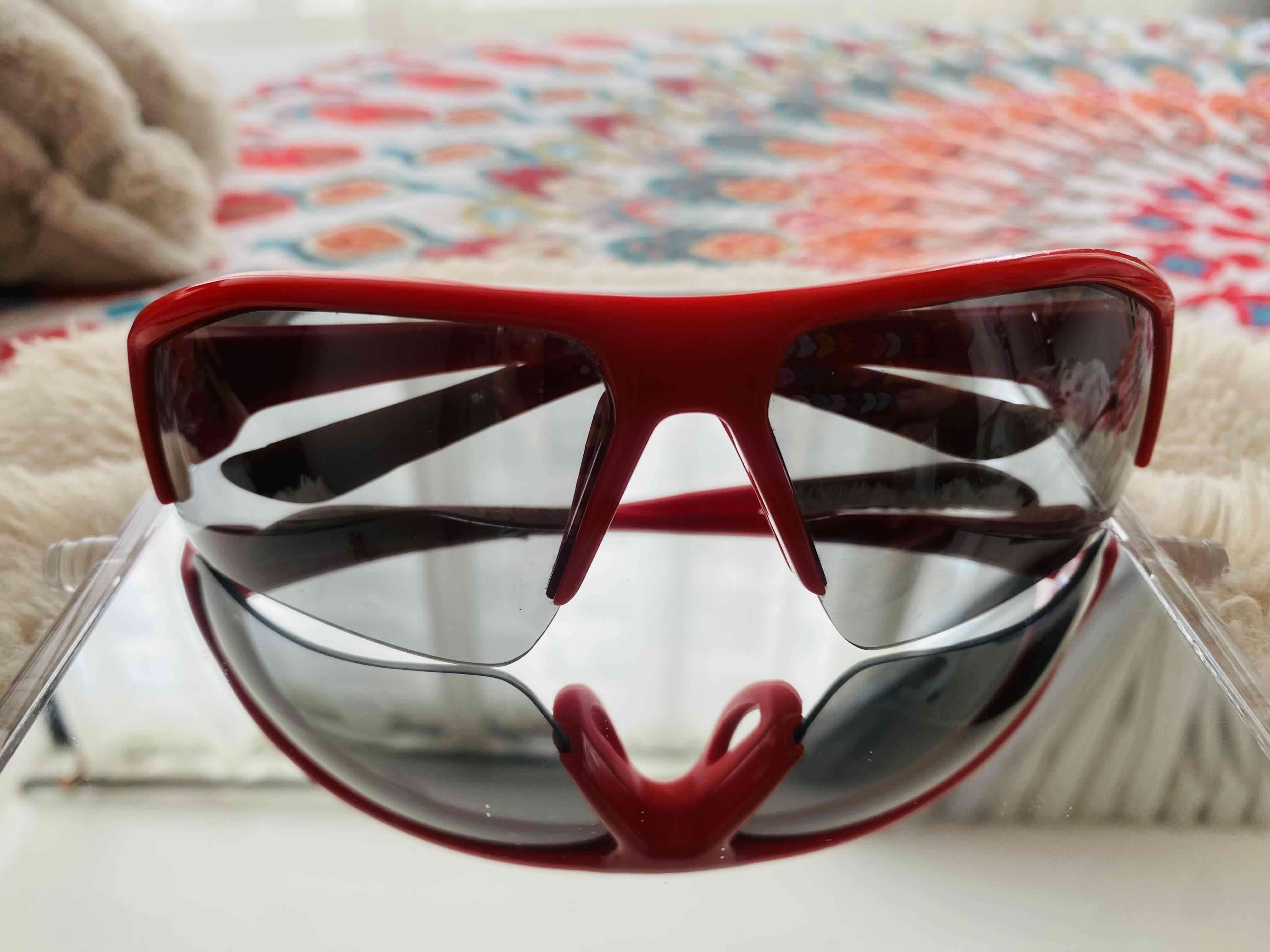 Gafas deportivas rojas marca Nike original - miniatura 2