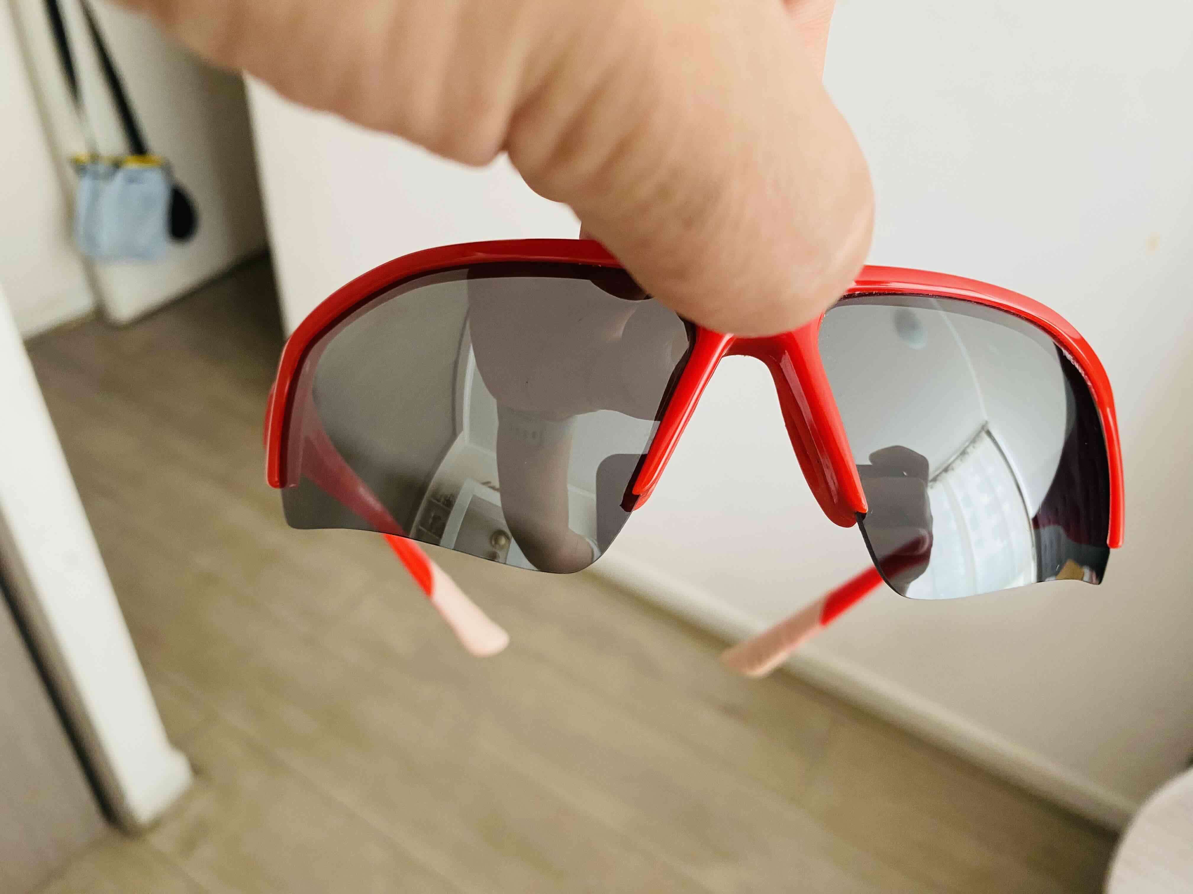 Gafas deportivas rojas marca Nike original - miniatura 3