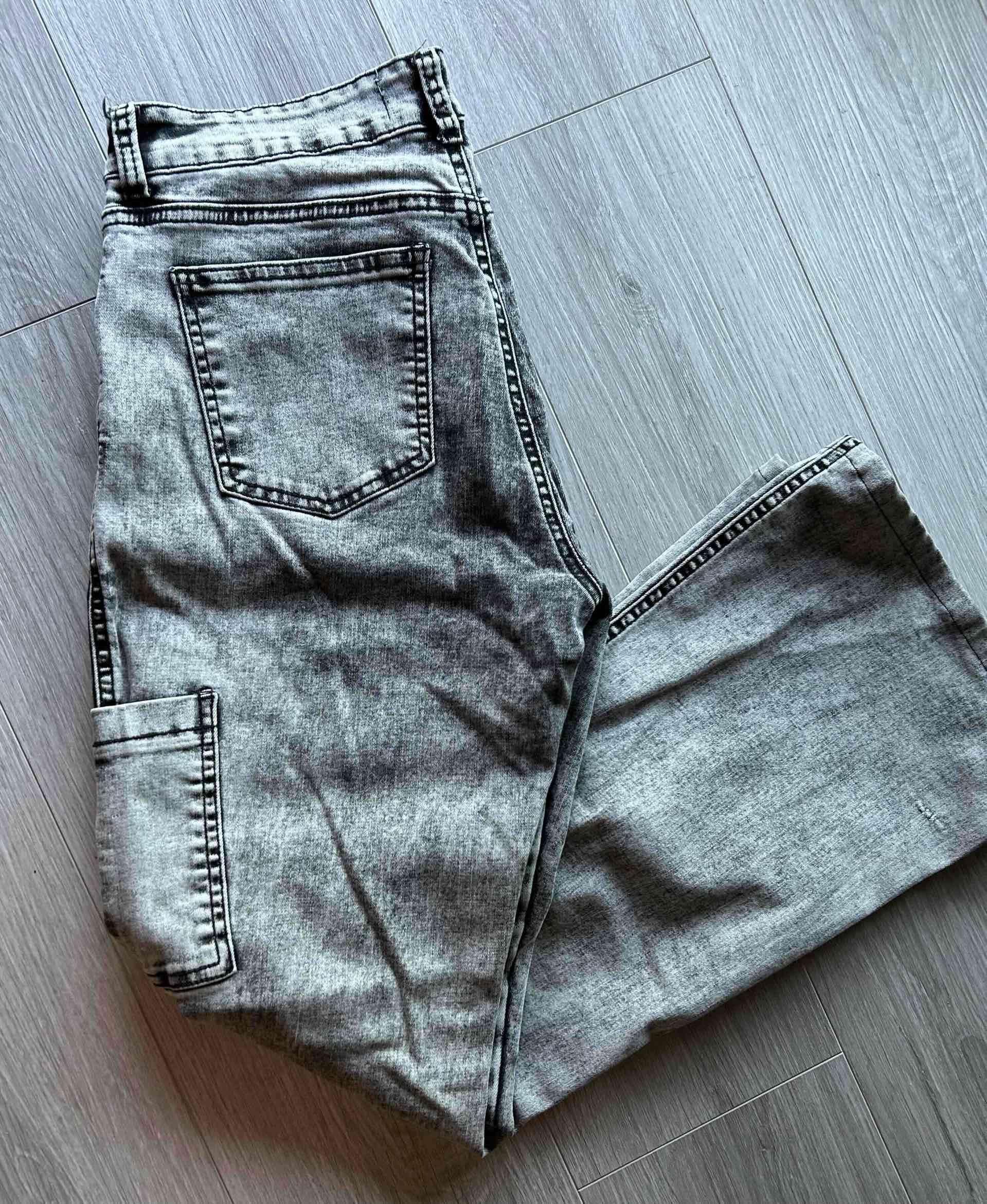 Jeans gris con bolsillos - 3