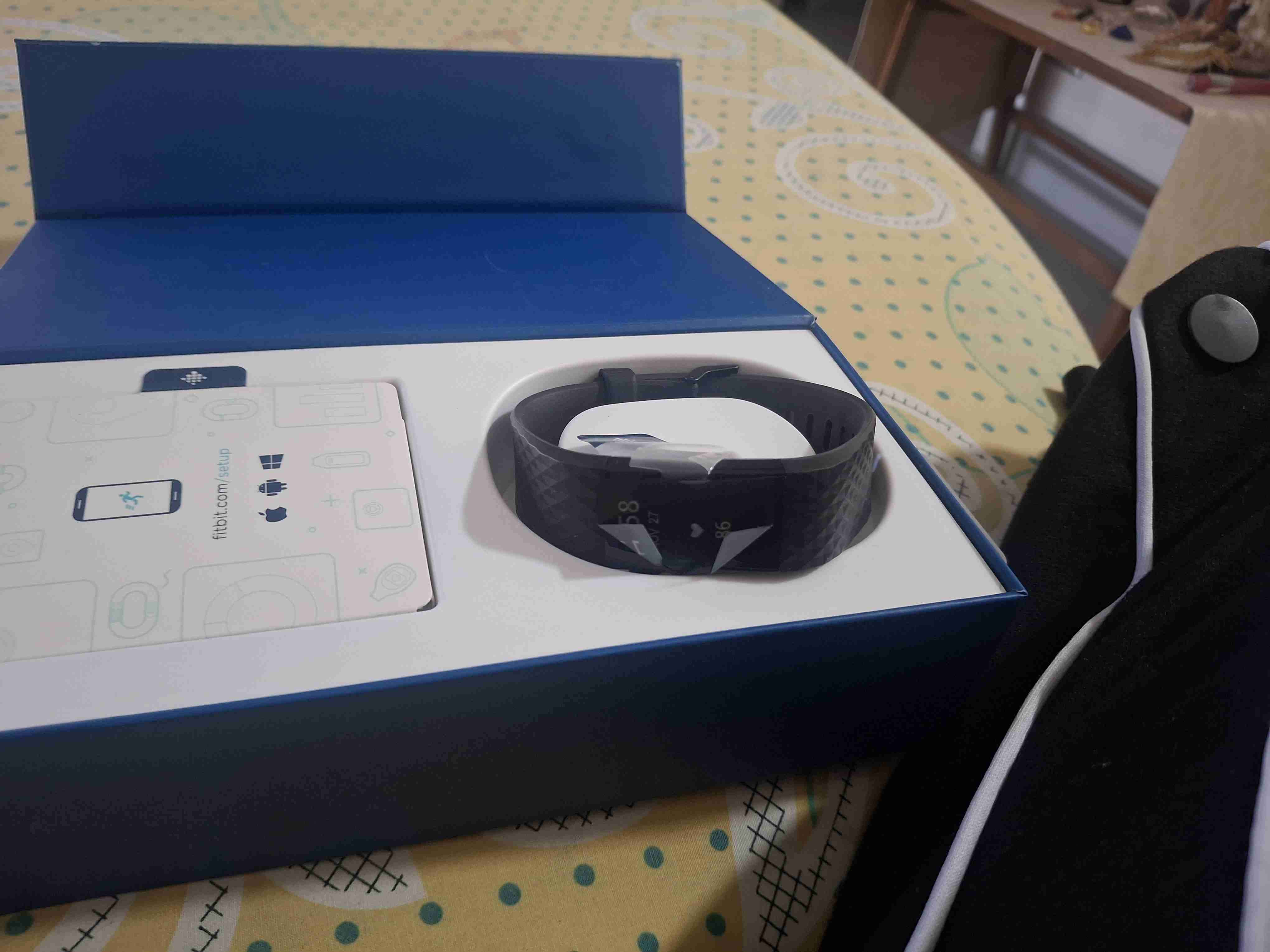 Smartwatch Fitbit en caja - 1