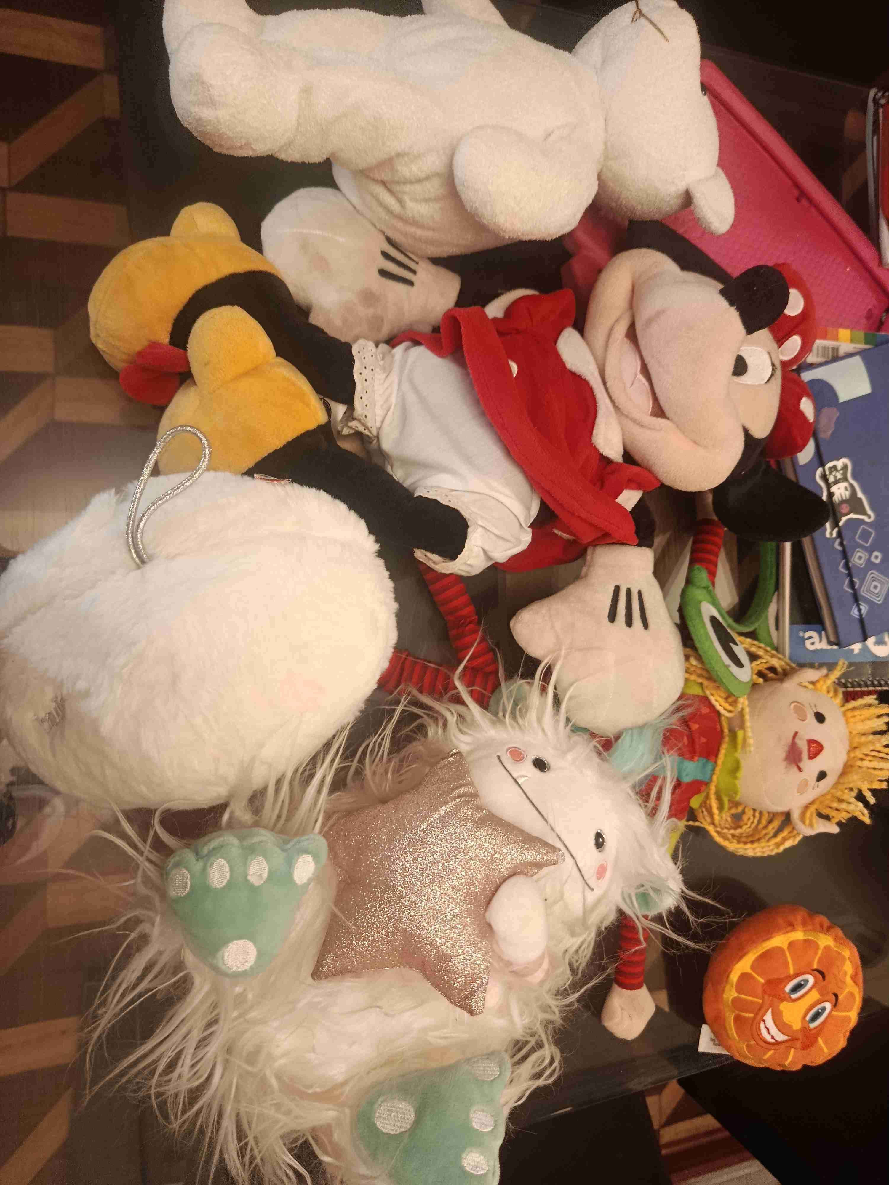 Peluches variados coloridos