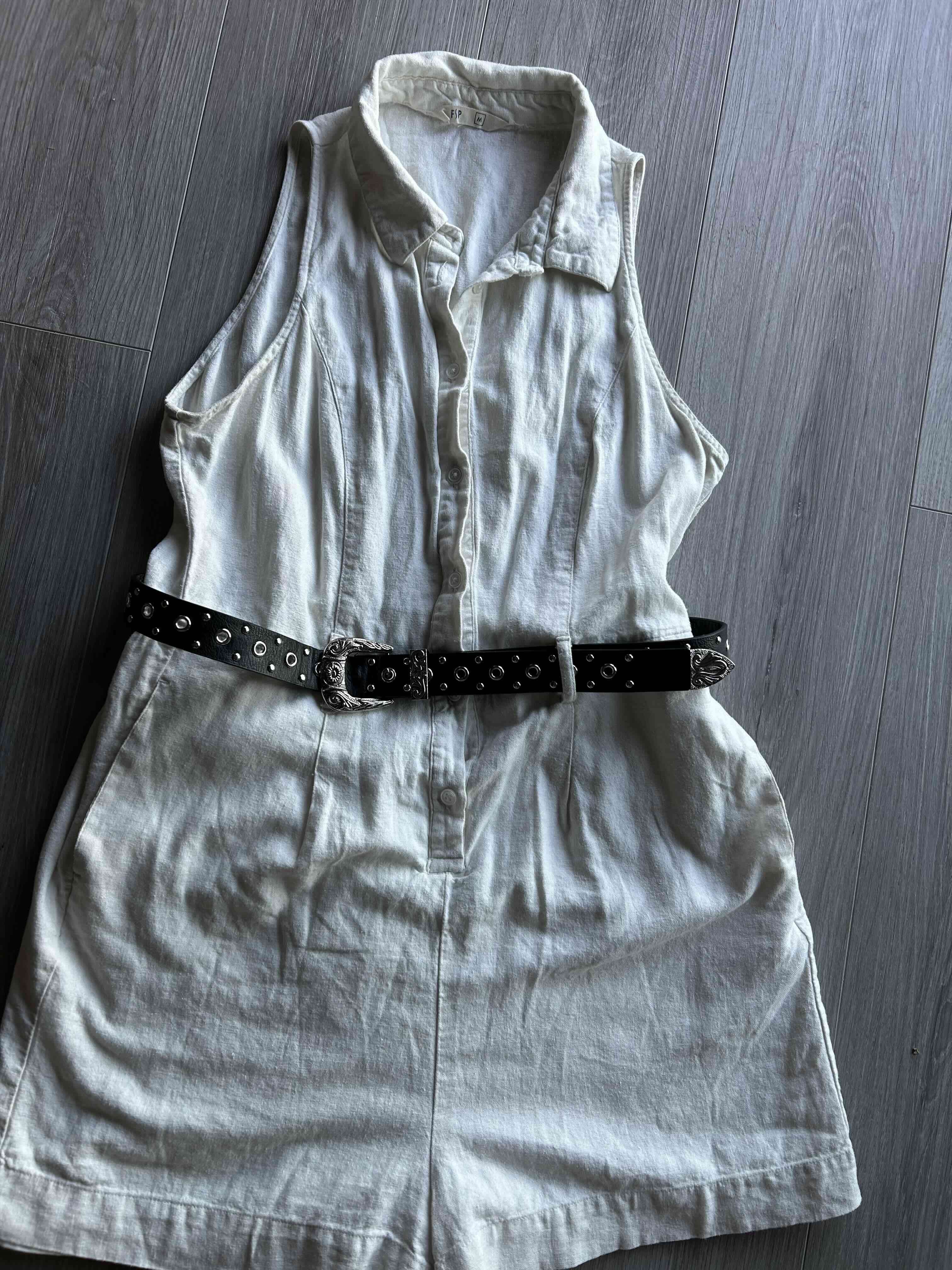 Enterito blanco con cinturón café - miniatura 4