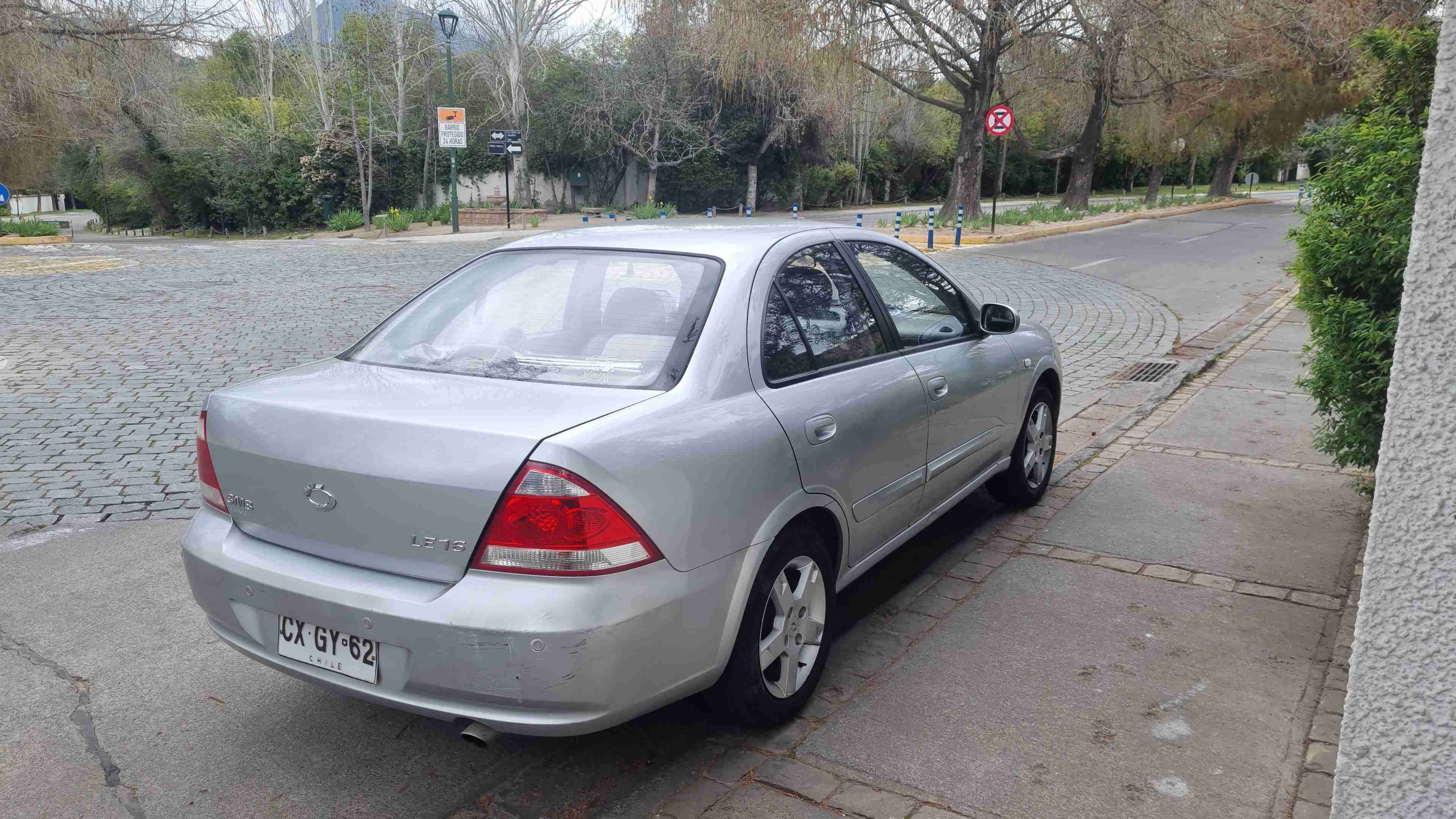 Auto sedán plateado usado Sm3 2011 - miniatura 3