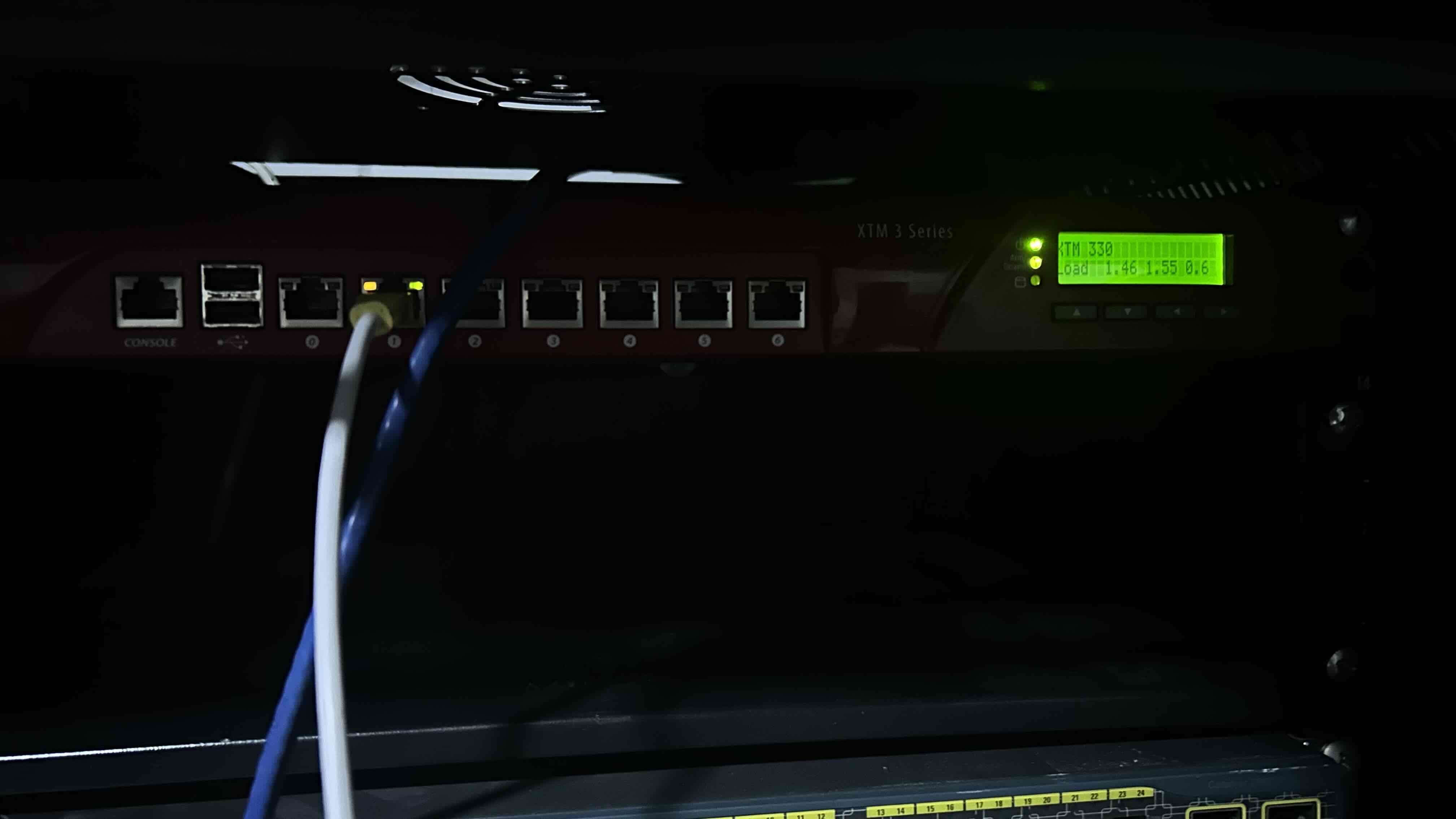 Firewall WatchGuard XTM 330 - miniatura 1