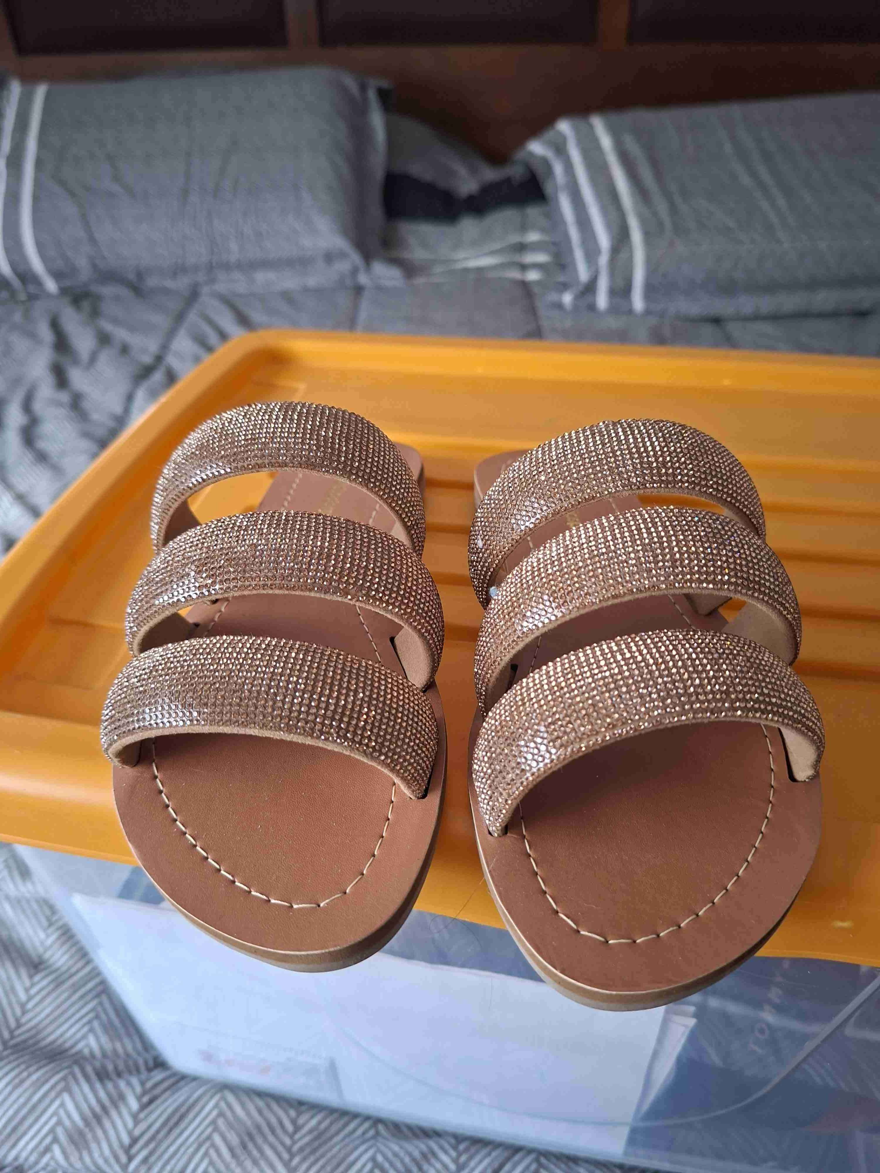 Sandalias doradas con brillo - miniatura 2