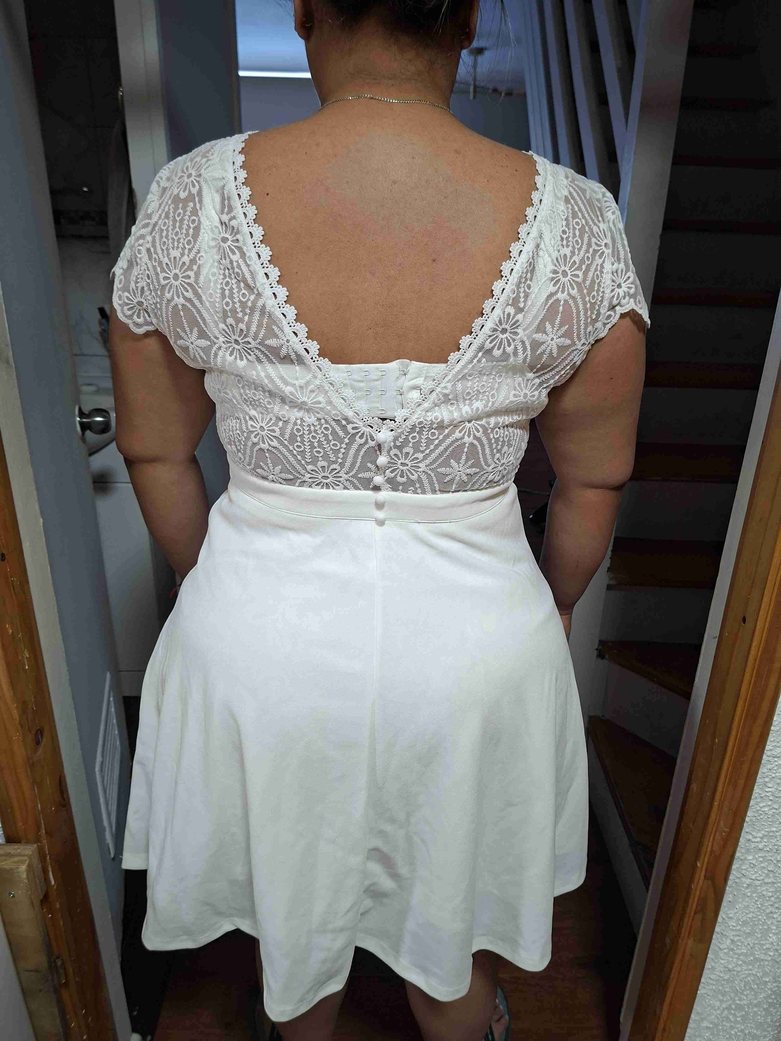 Vestido blanco encaje elegante - miniatura 2