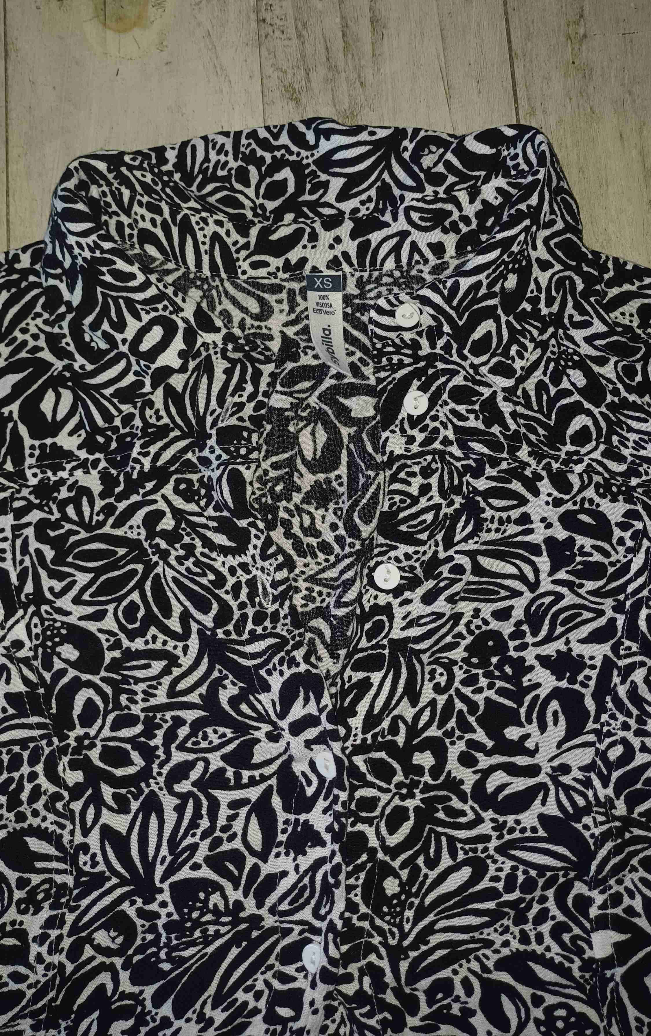 Blusa estampada blanco y negro - 2