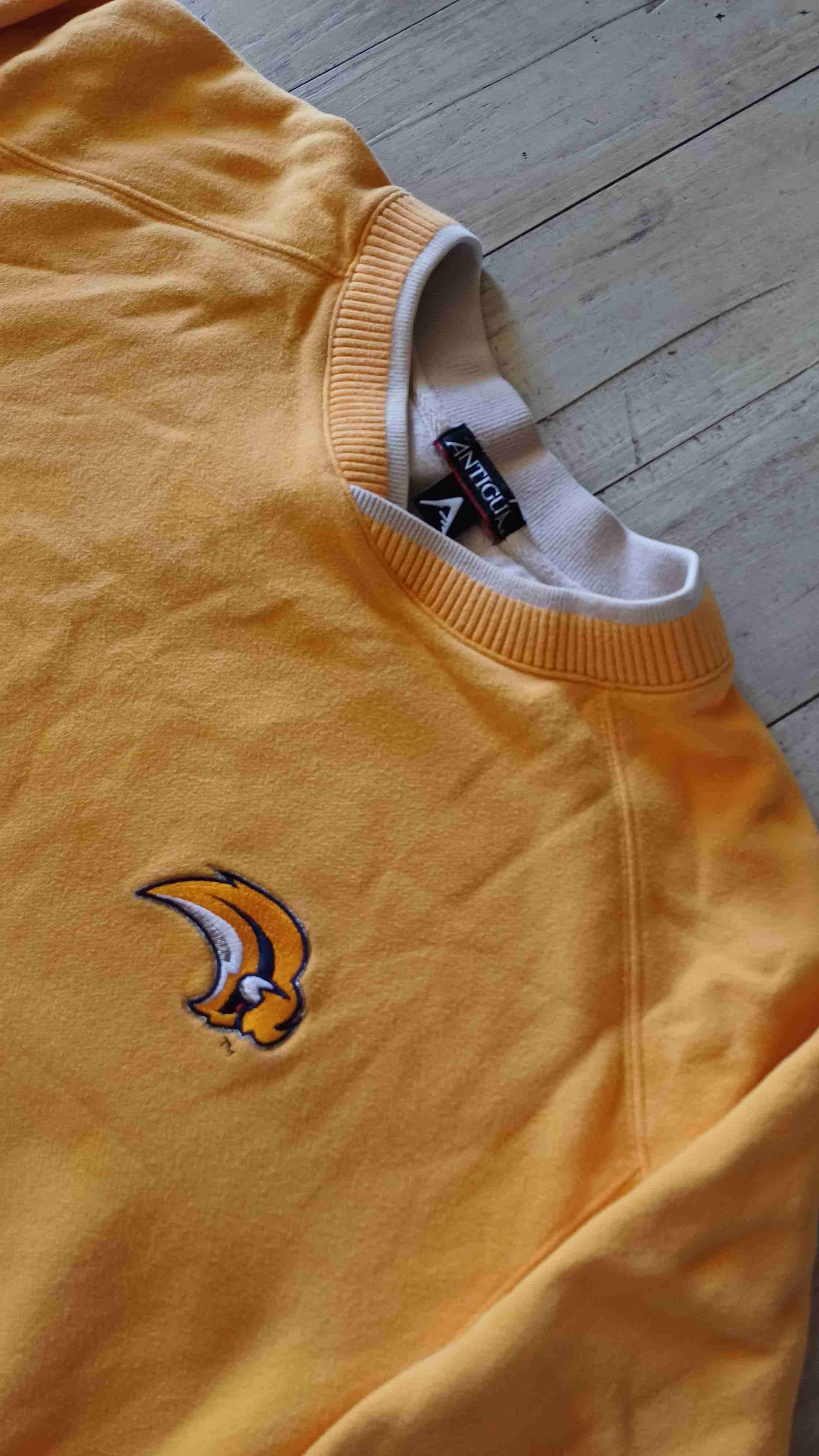 Polerón amarillo - miniatura 2