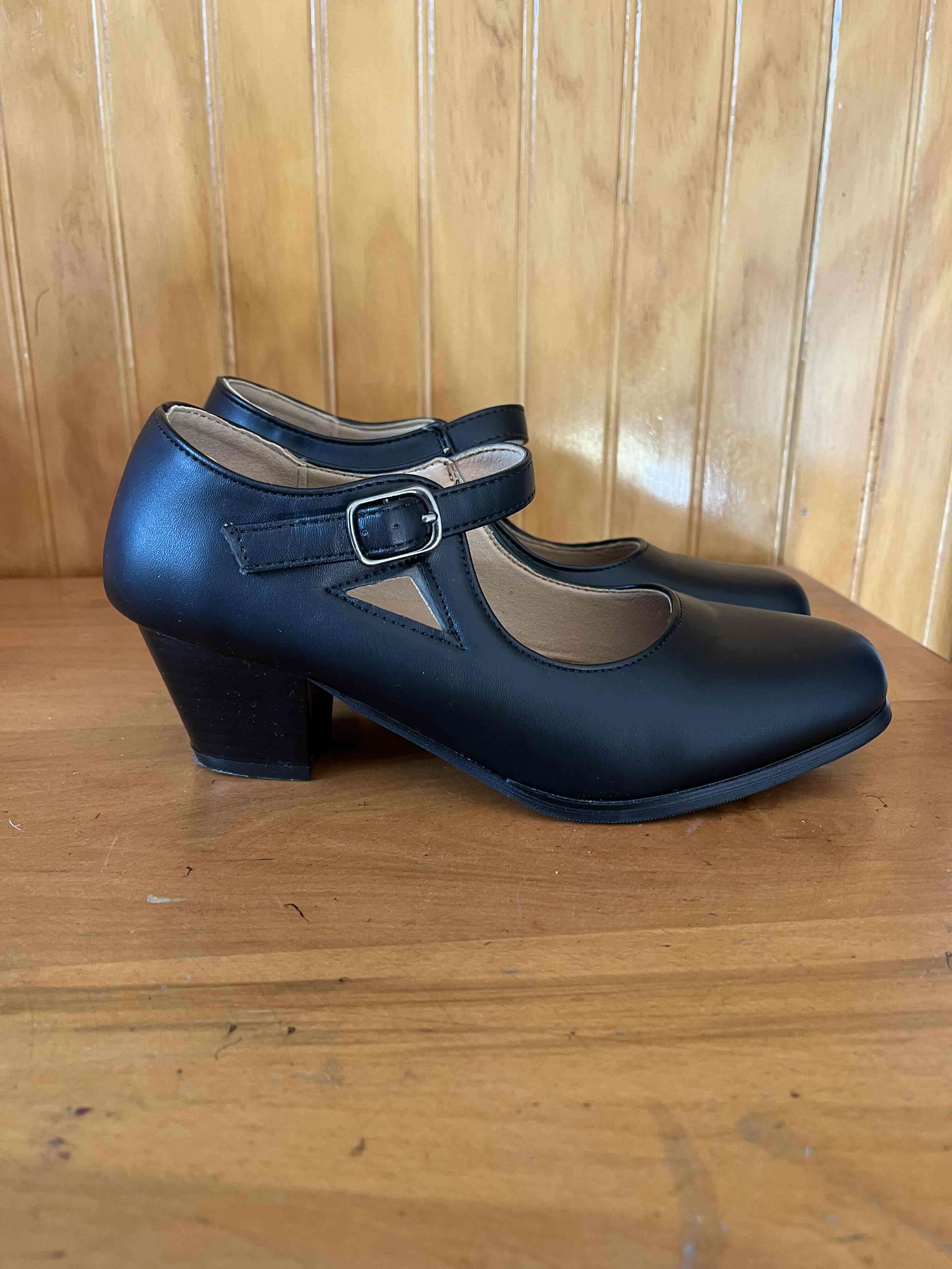 Zapatos de tacón negro con correa - miniatura 2