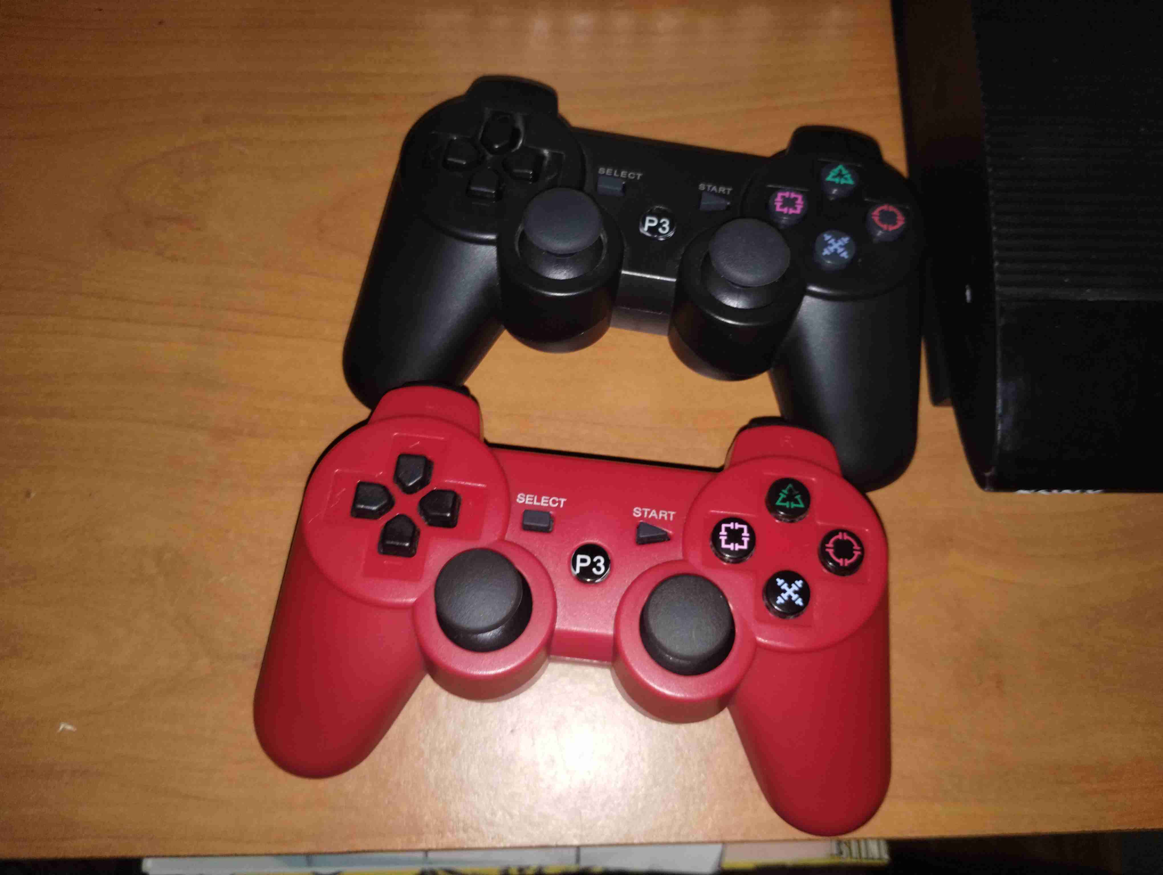 Consola PS3 con juegos y controles - miniatura 3