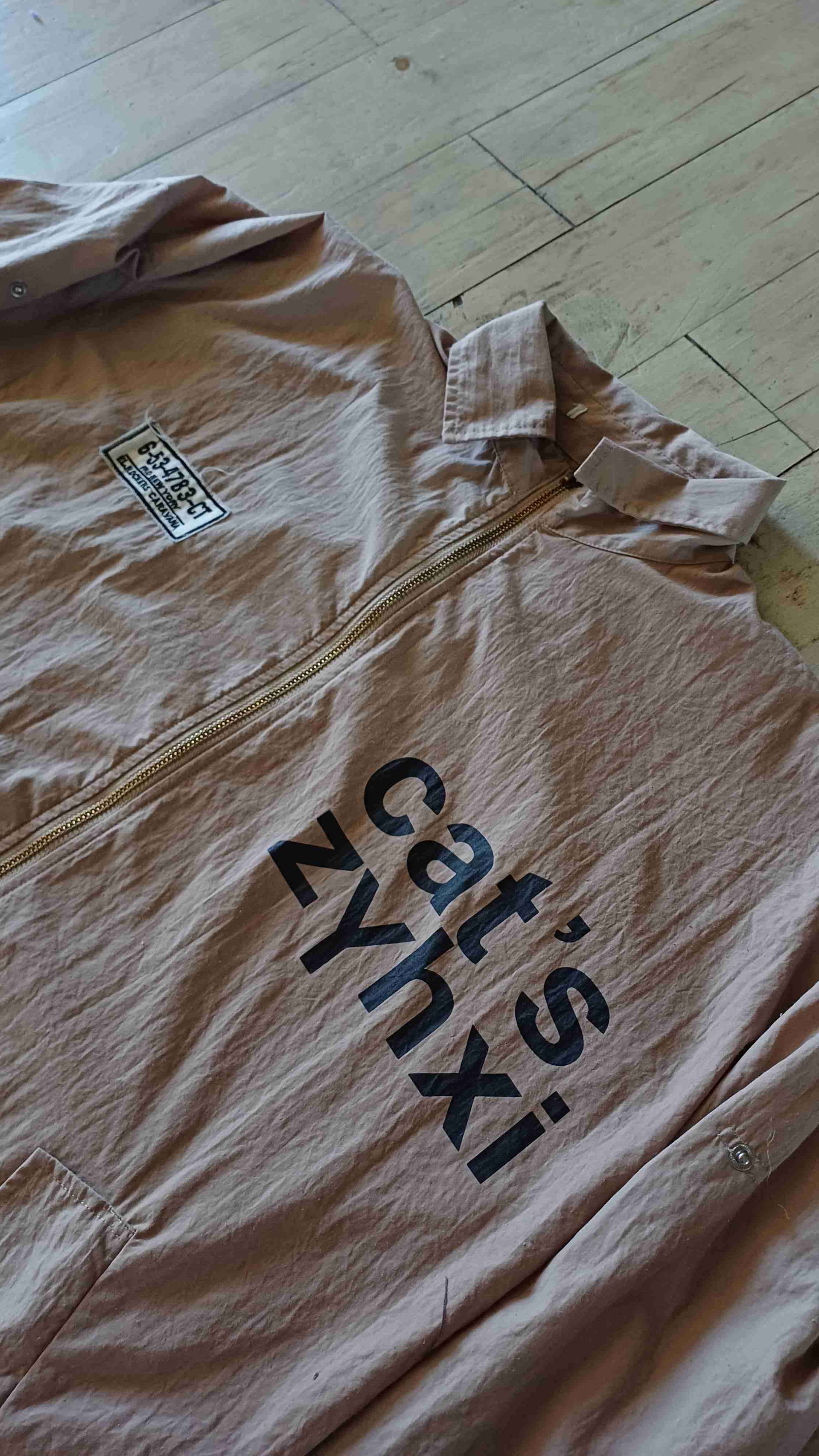 Chaqueta beige con estampado - 2