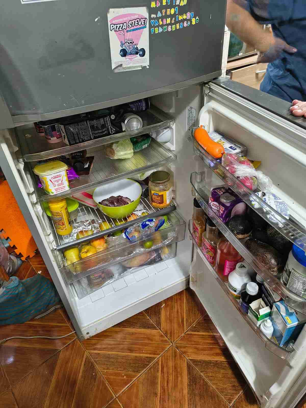 Refrigerador gris clásico - miniatura 3