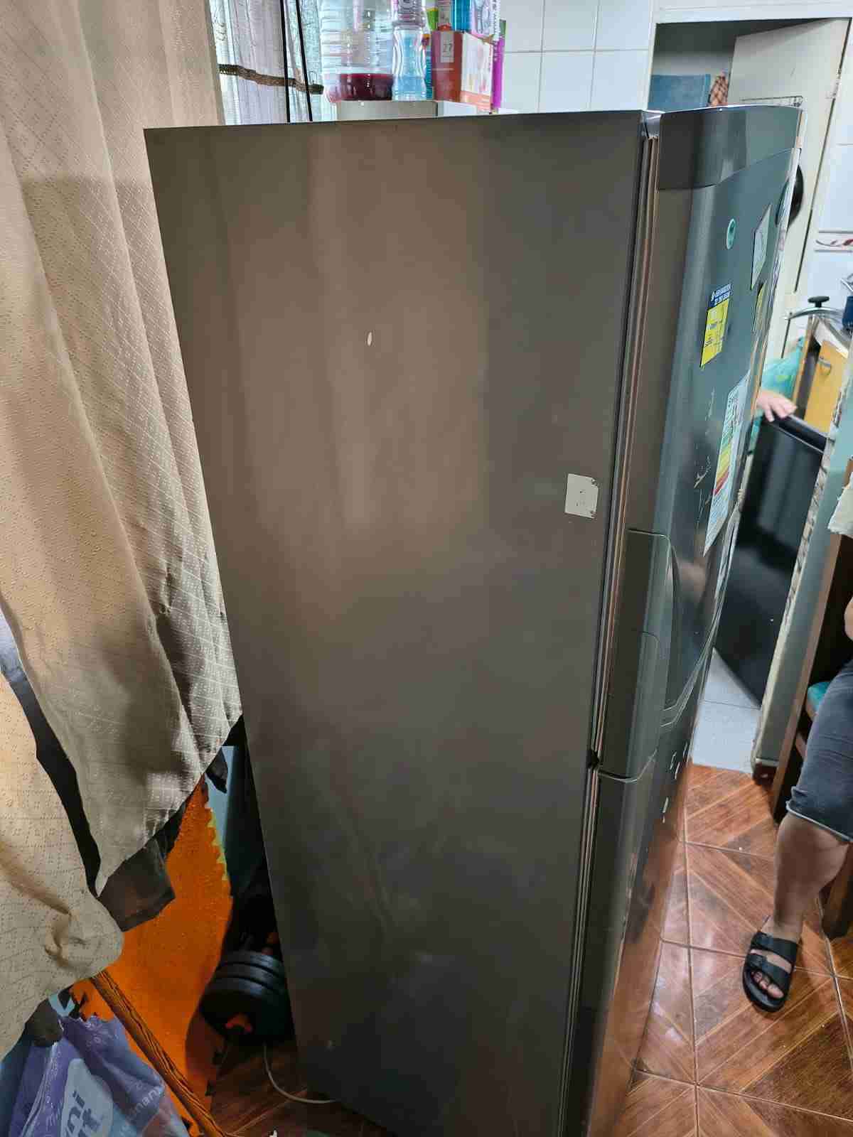 Refrigerador gris clásico - miniatura 5