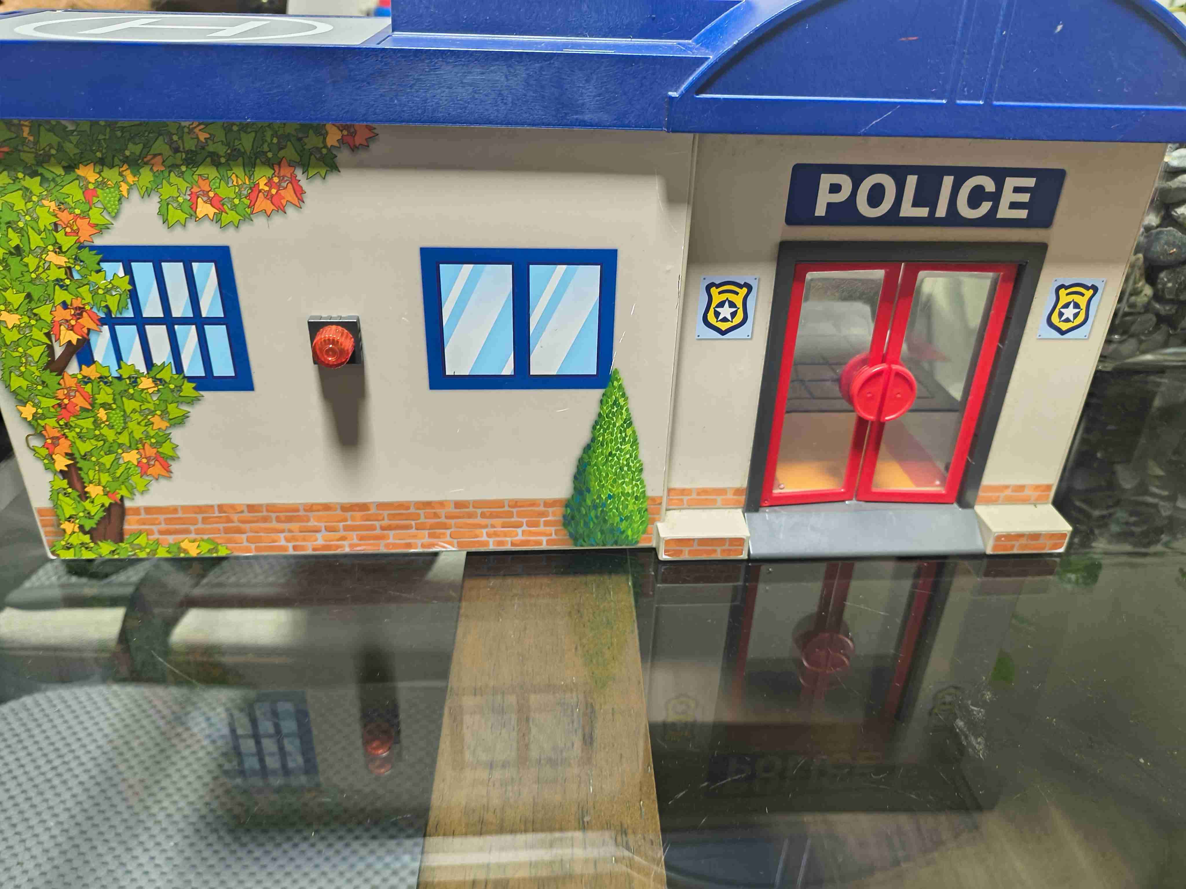 Estación de policía de juguete - miniatura 1