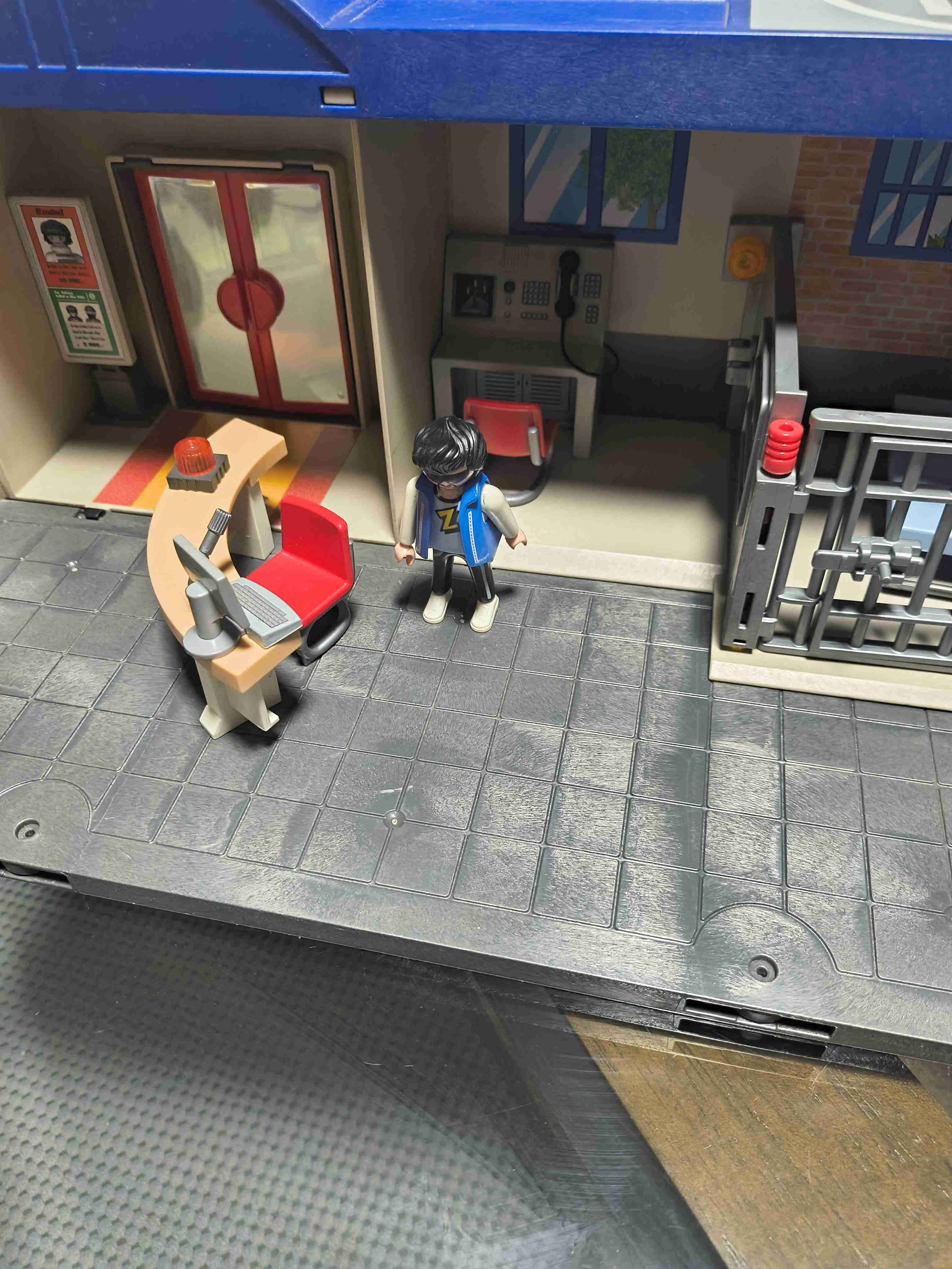 Estación de policía de juguete - miniatura 3