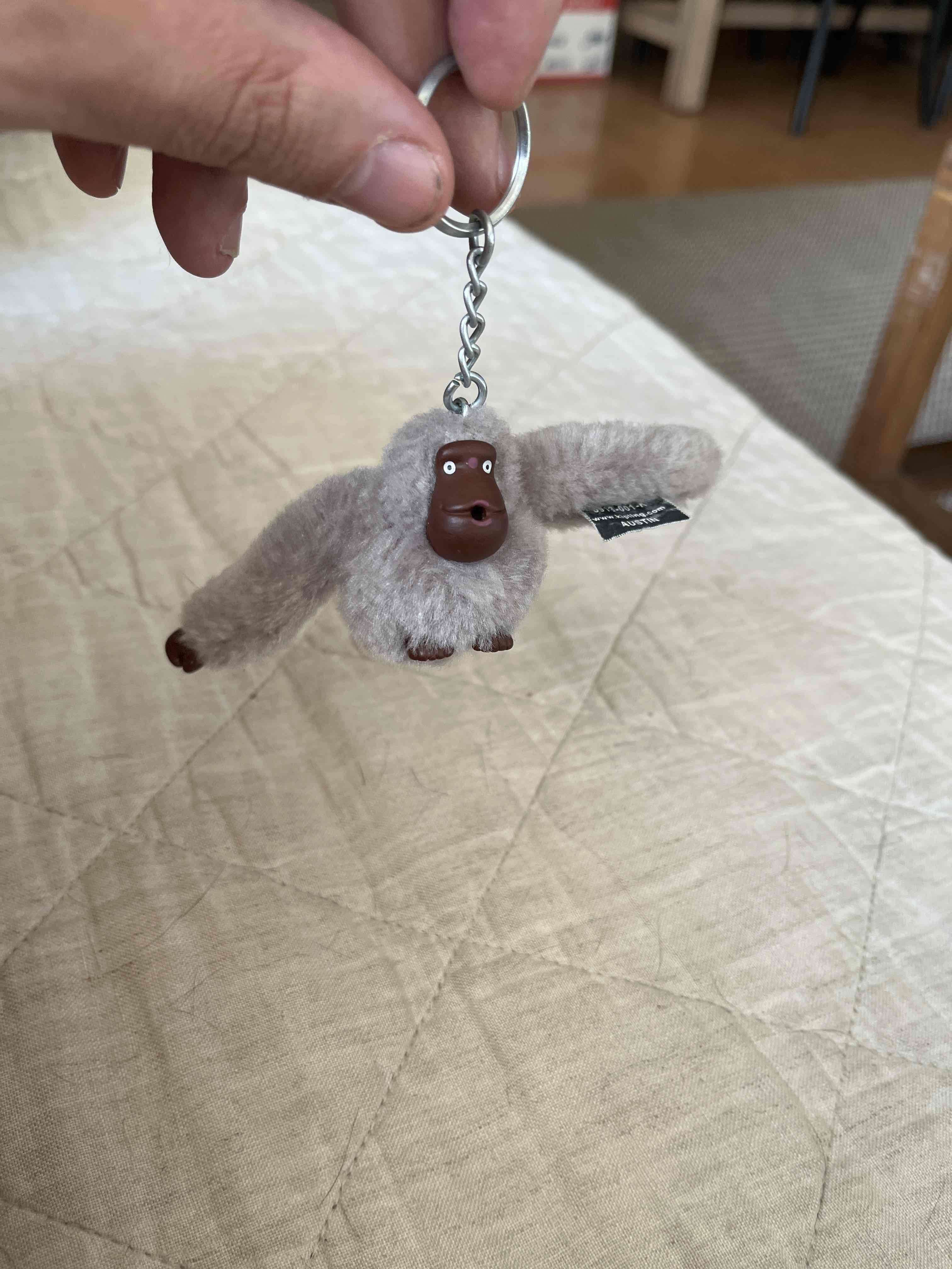 Llavero peluche mono gris - 2