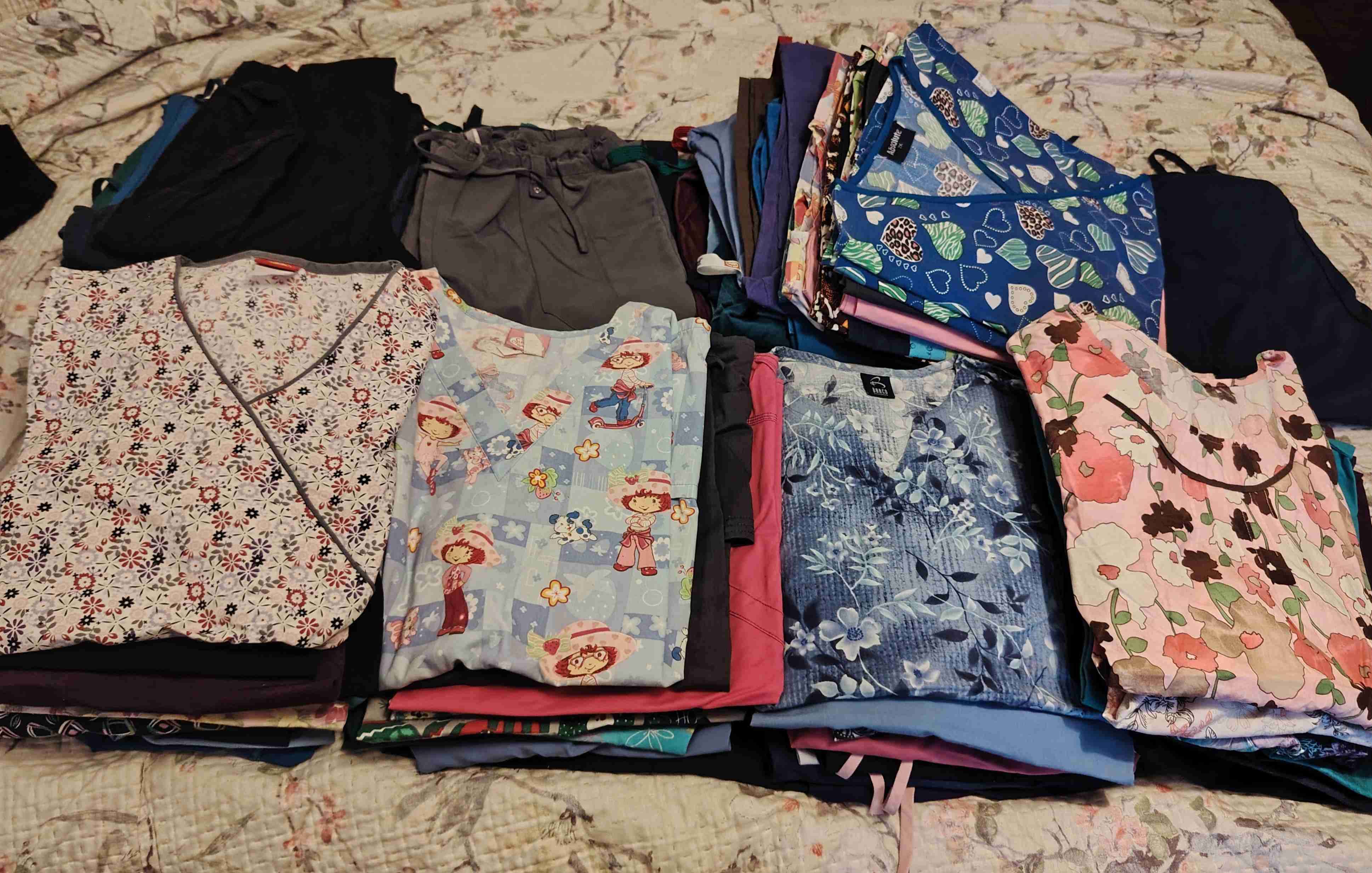 Lote de ropa clinica - 1