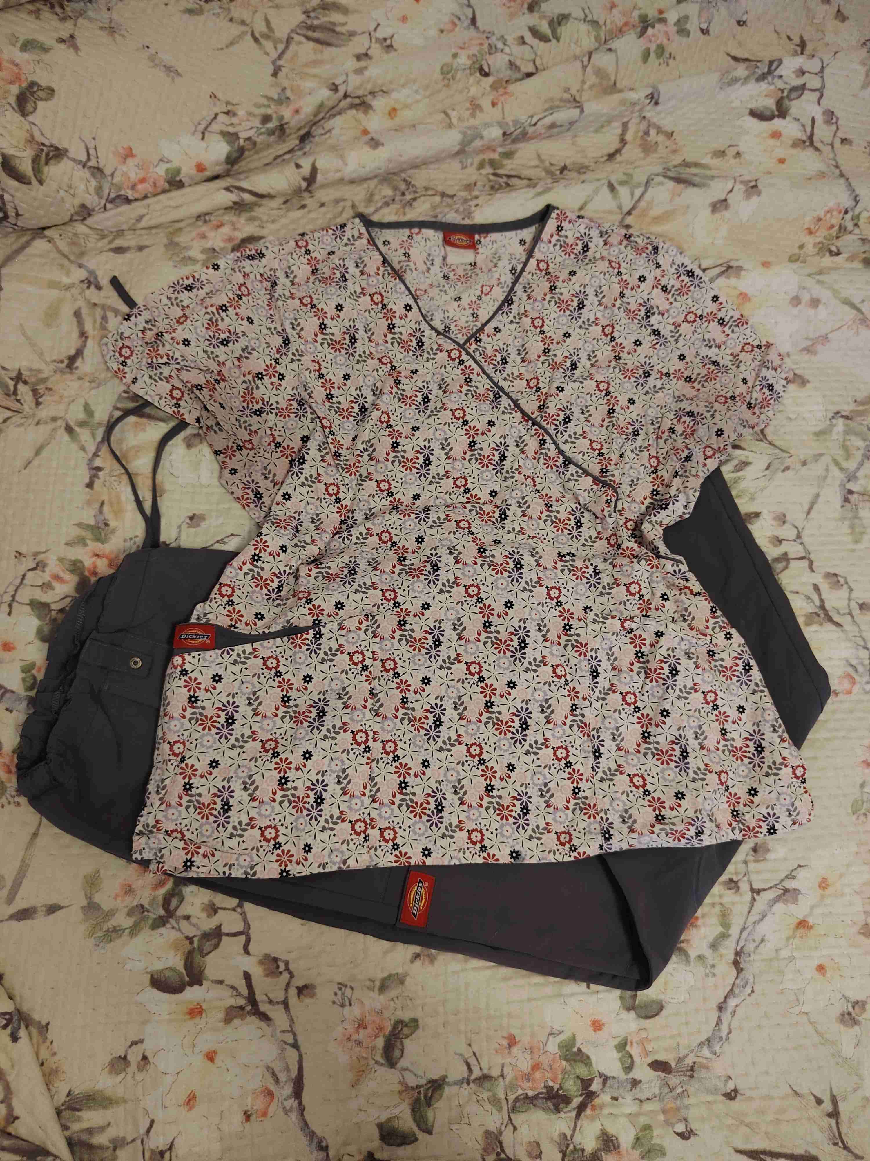 Lote de ropa clinica - 4