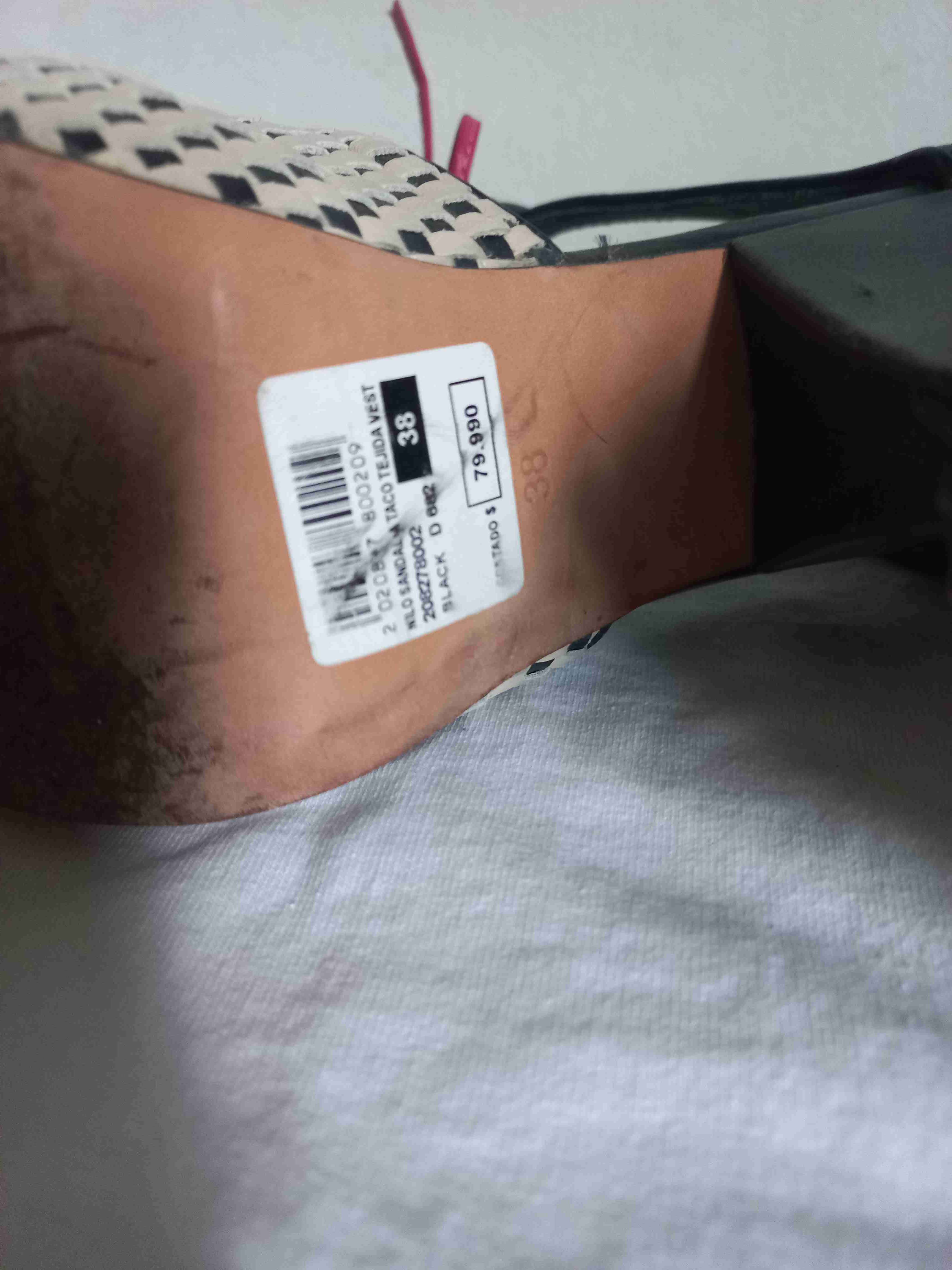 Zapatos de tacón alto blanco y negro - miniatura 4