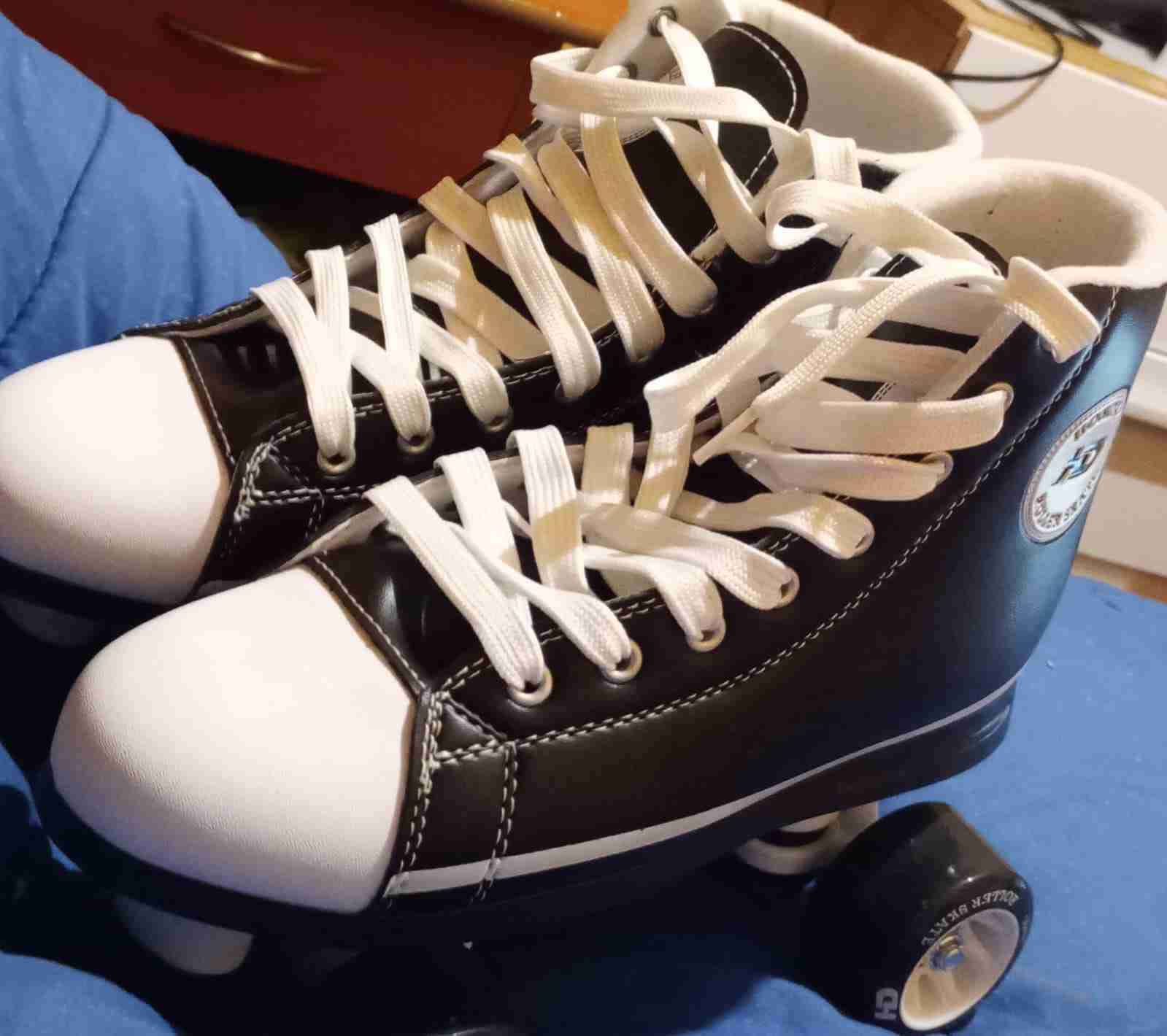 Patines de cuatro ruedas marca HD - miniatura 2