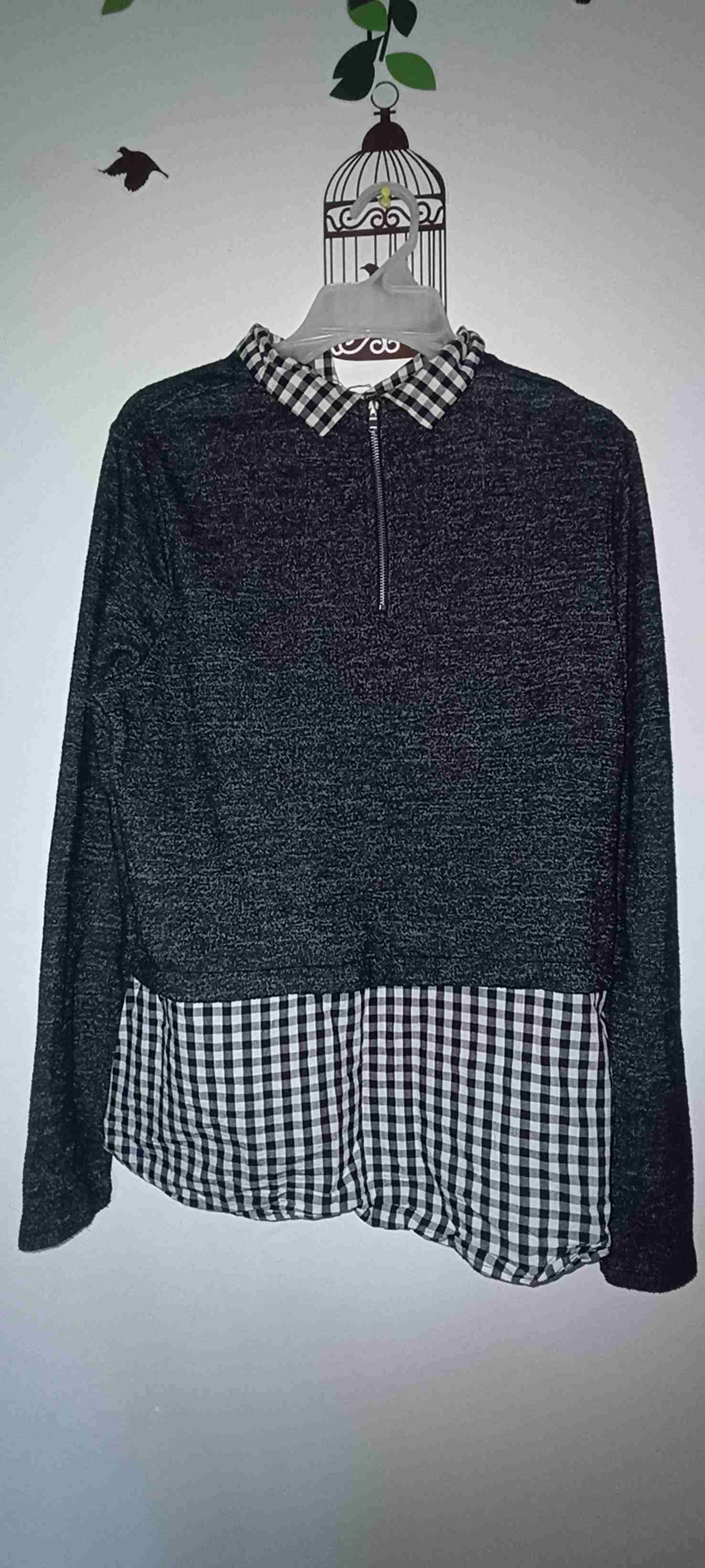 Polera negra con cuello a cuadros - 2