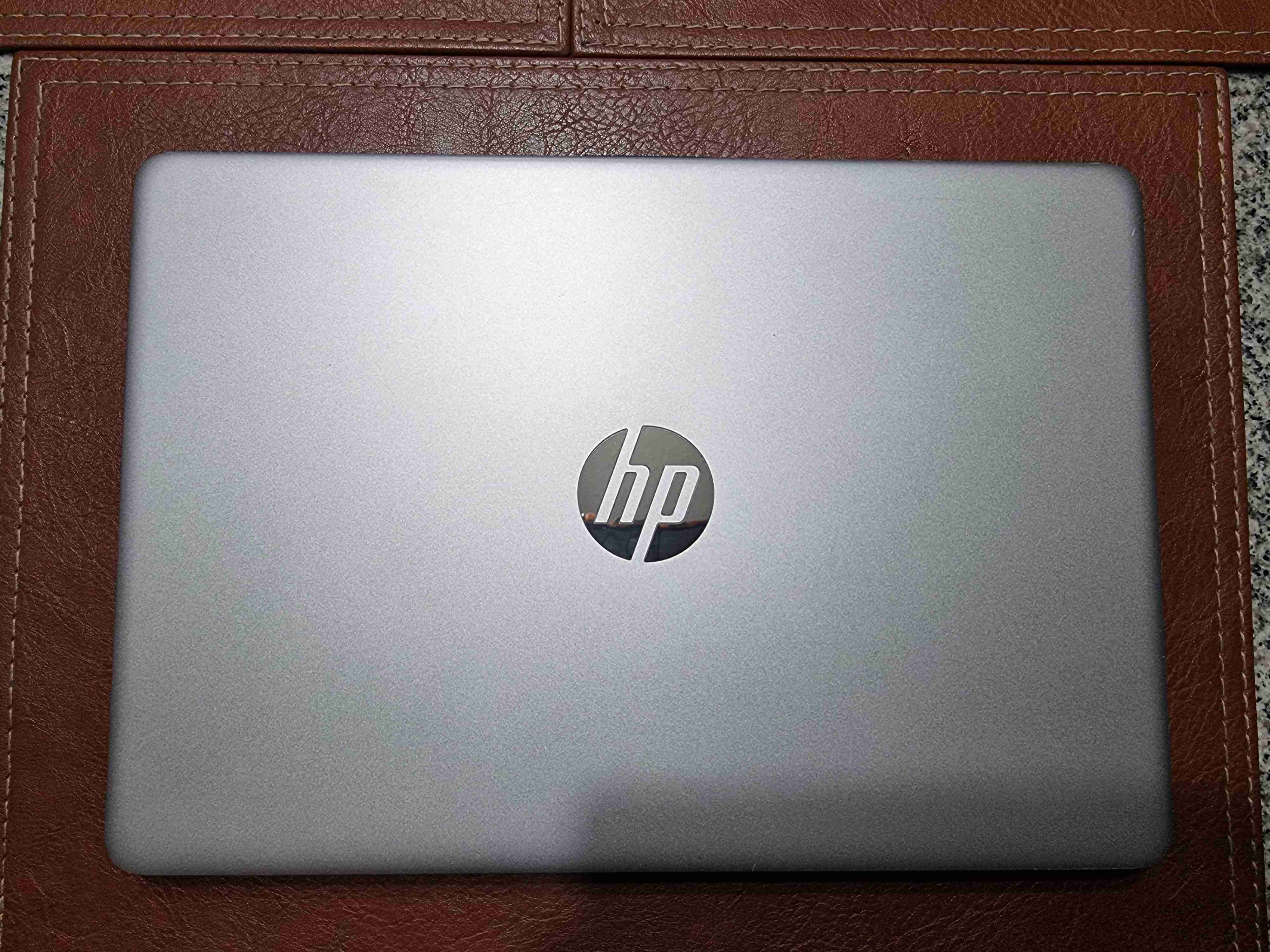 Laptop HP i5 - miniatura 1