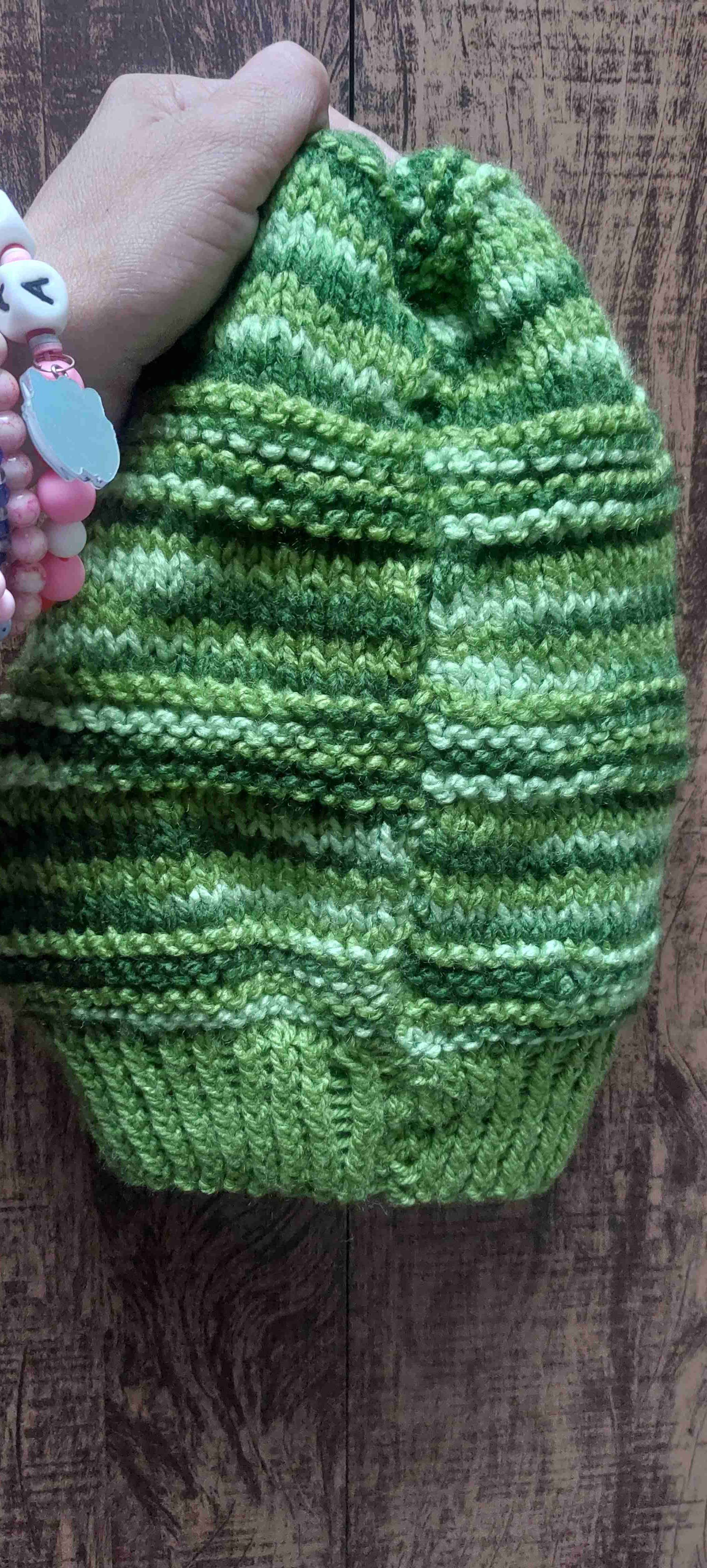 Gorro de lana verde tejido a mano - miniatura 3