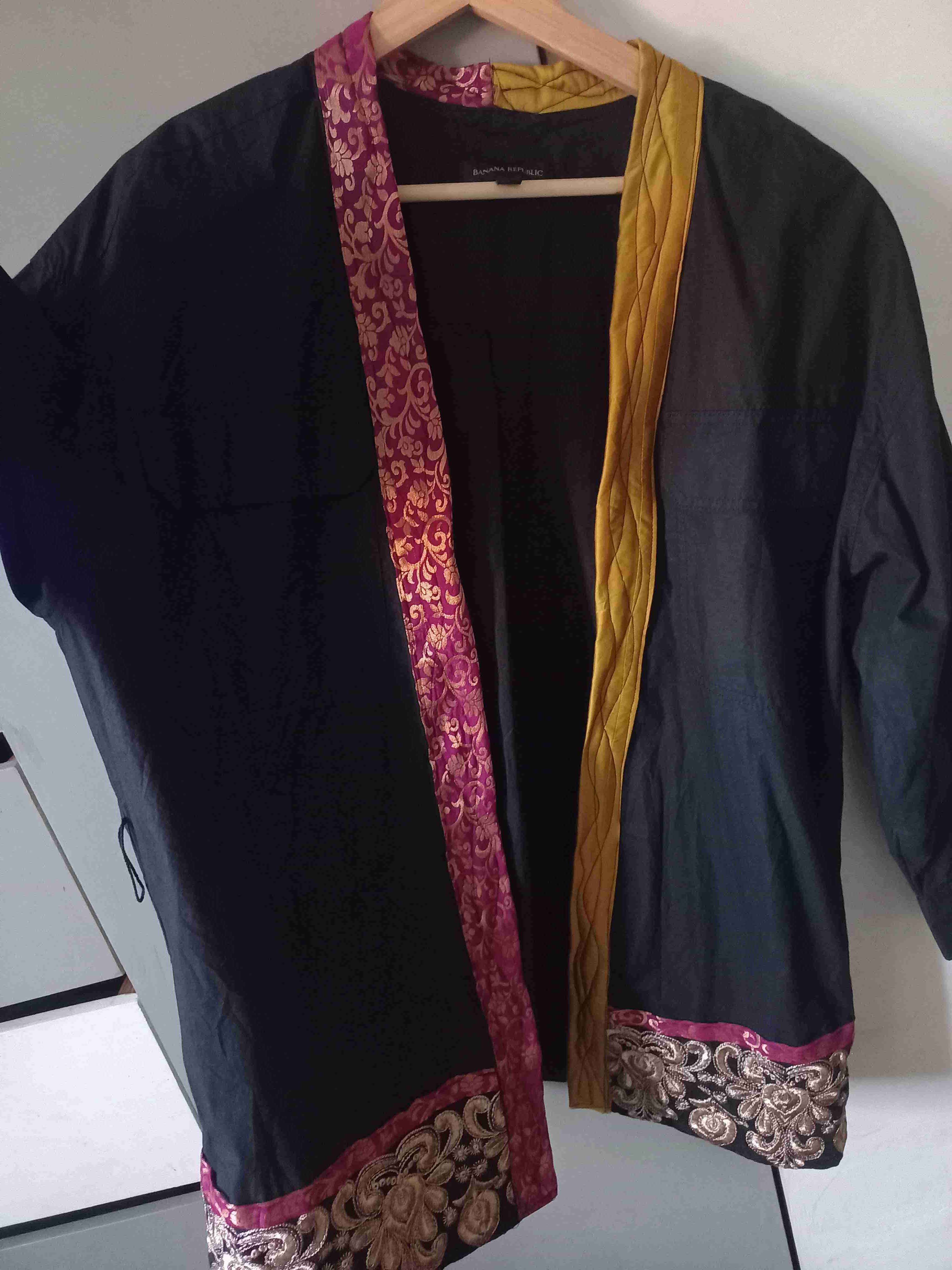 Kimono negro con detalles coloridos - miniatura 3