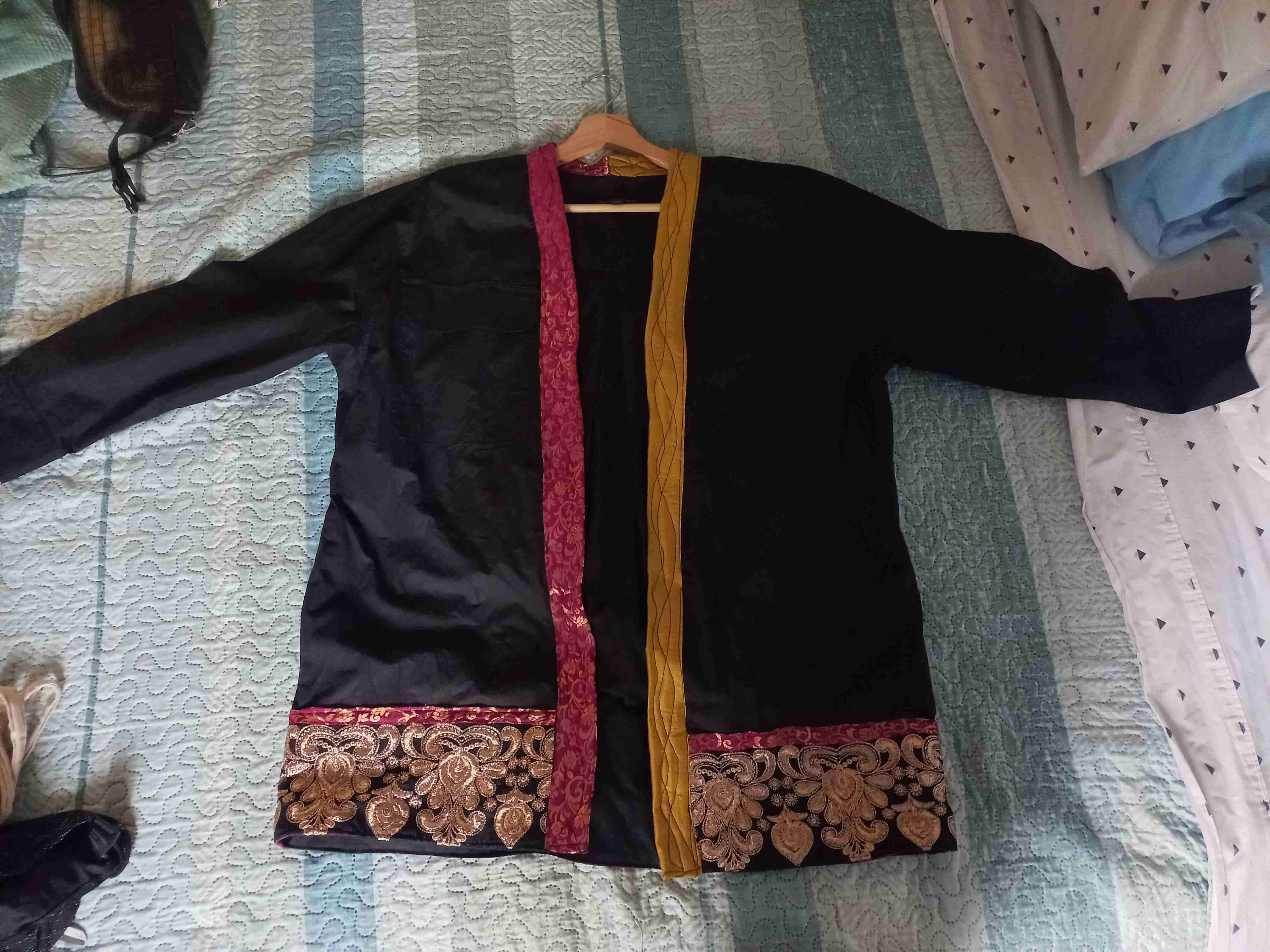 Kimono negro con detalles coloridos - miniatura 4