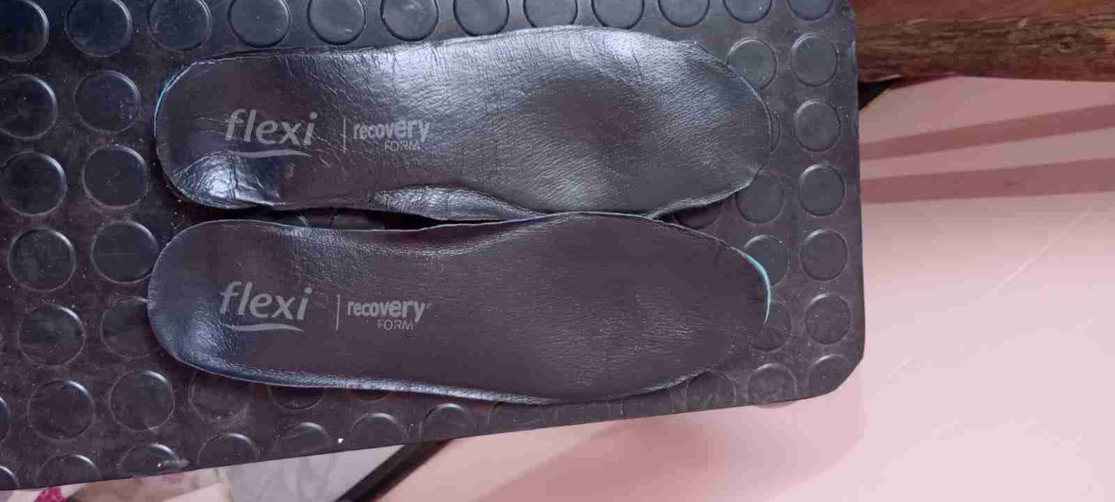 Botines de cuero negro marca Flexi - miniatura 3