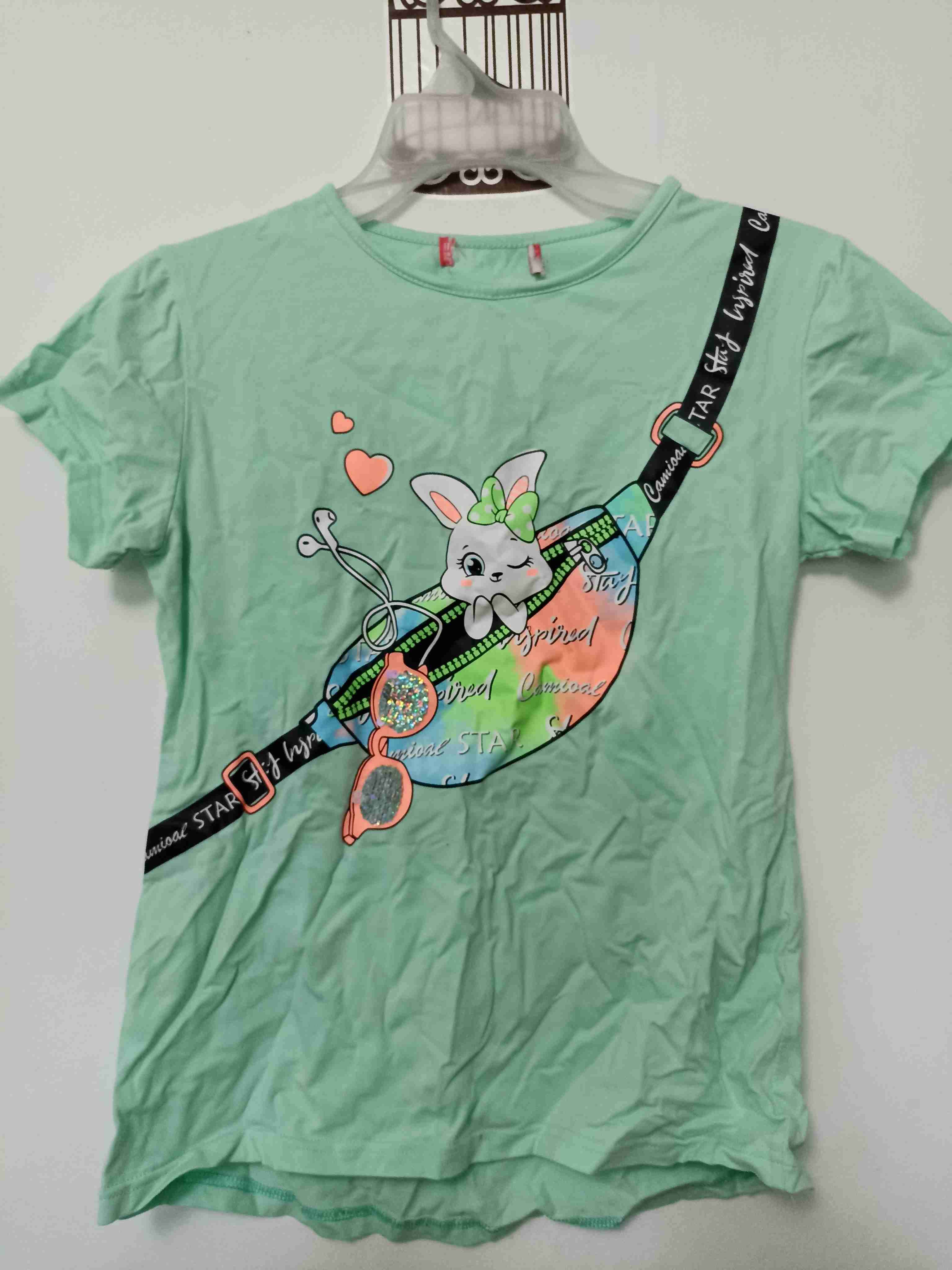 Polera infantil verde conejo