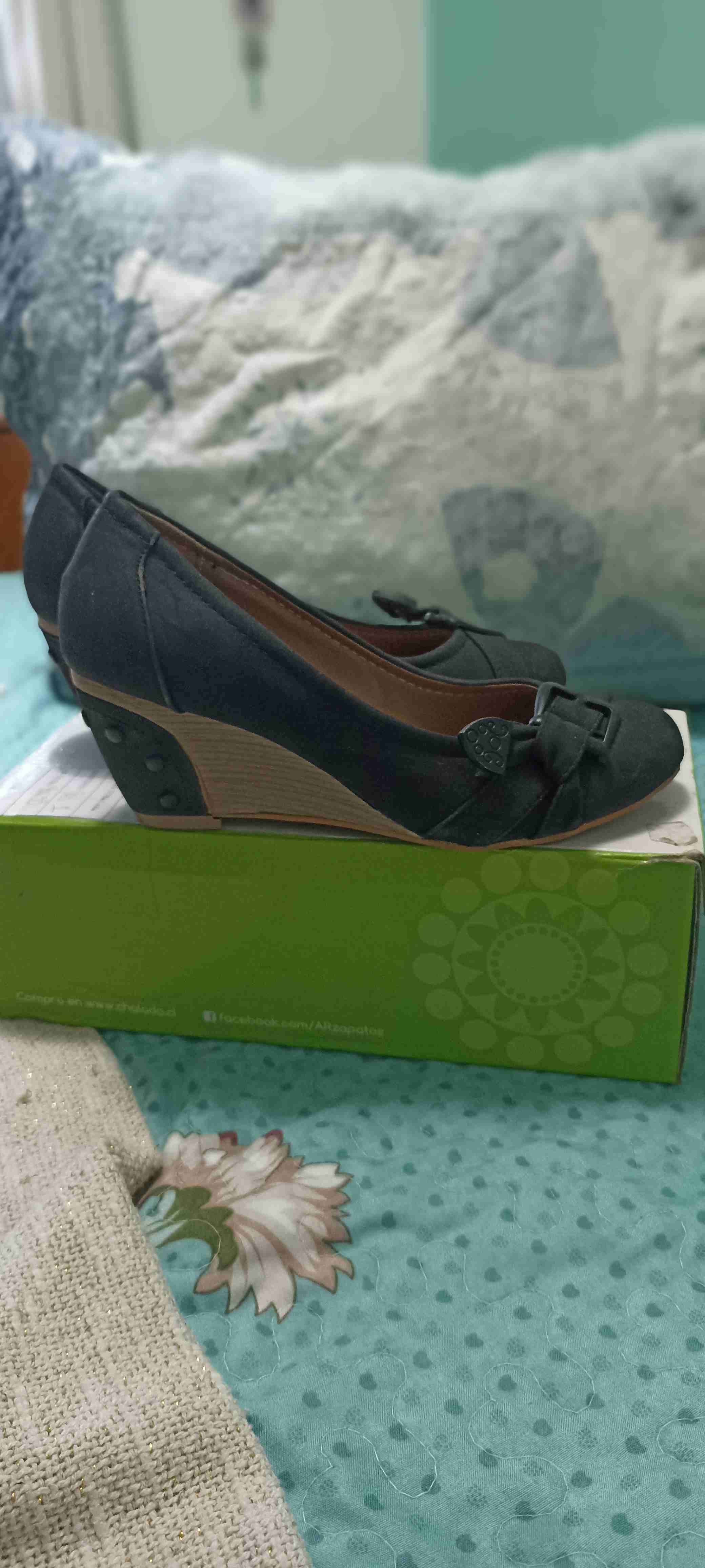 Zapatos de tacón negro elegantes - miniatura 3