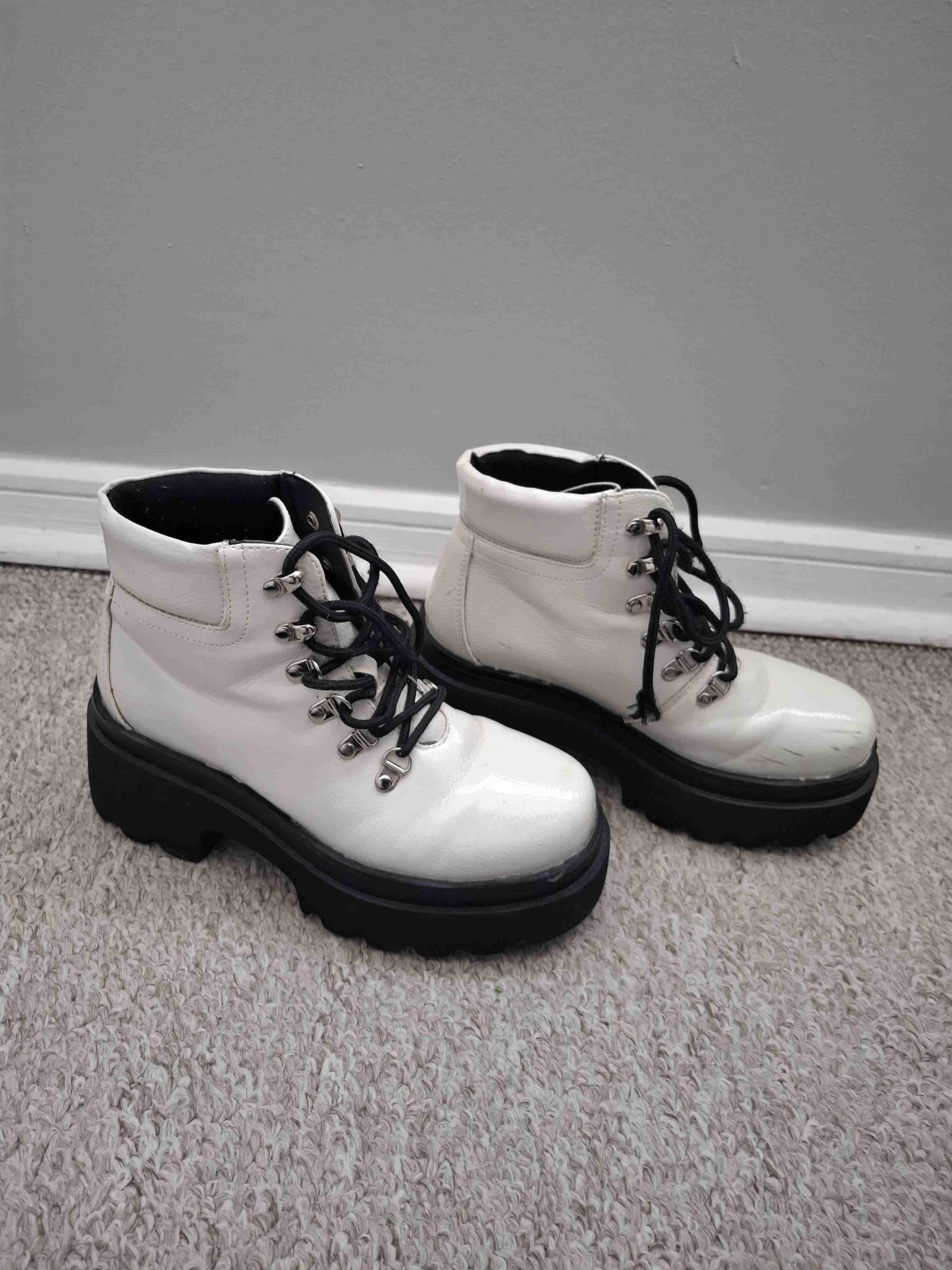 Botas blancas con plataforma - miniatura 1