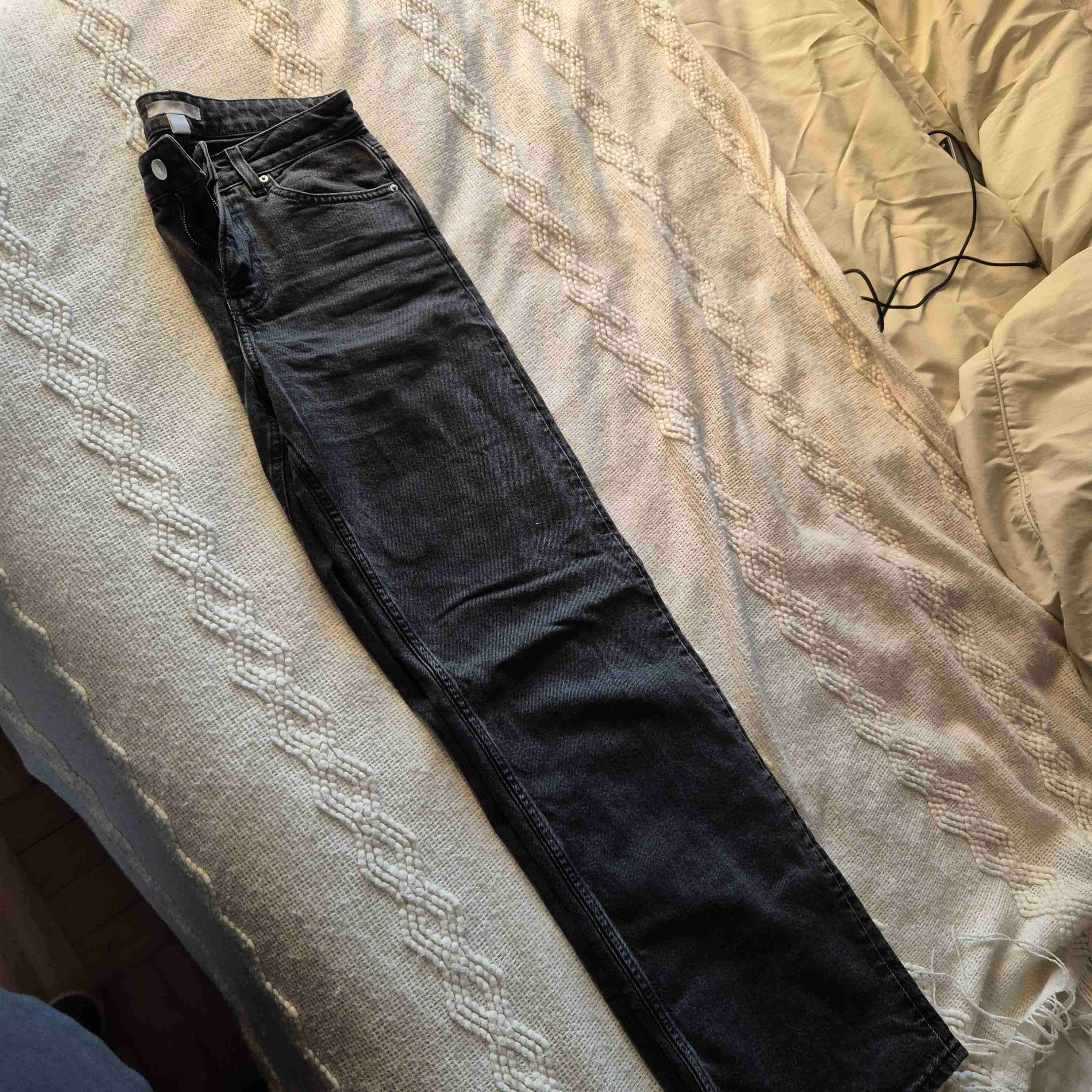 Jeans negros rectos tiro medio H&M 36 - 2