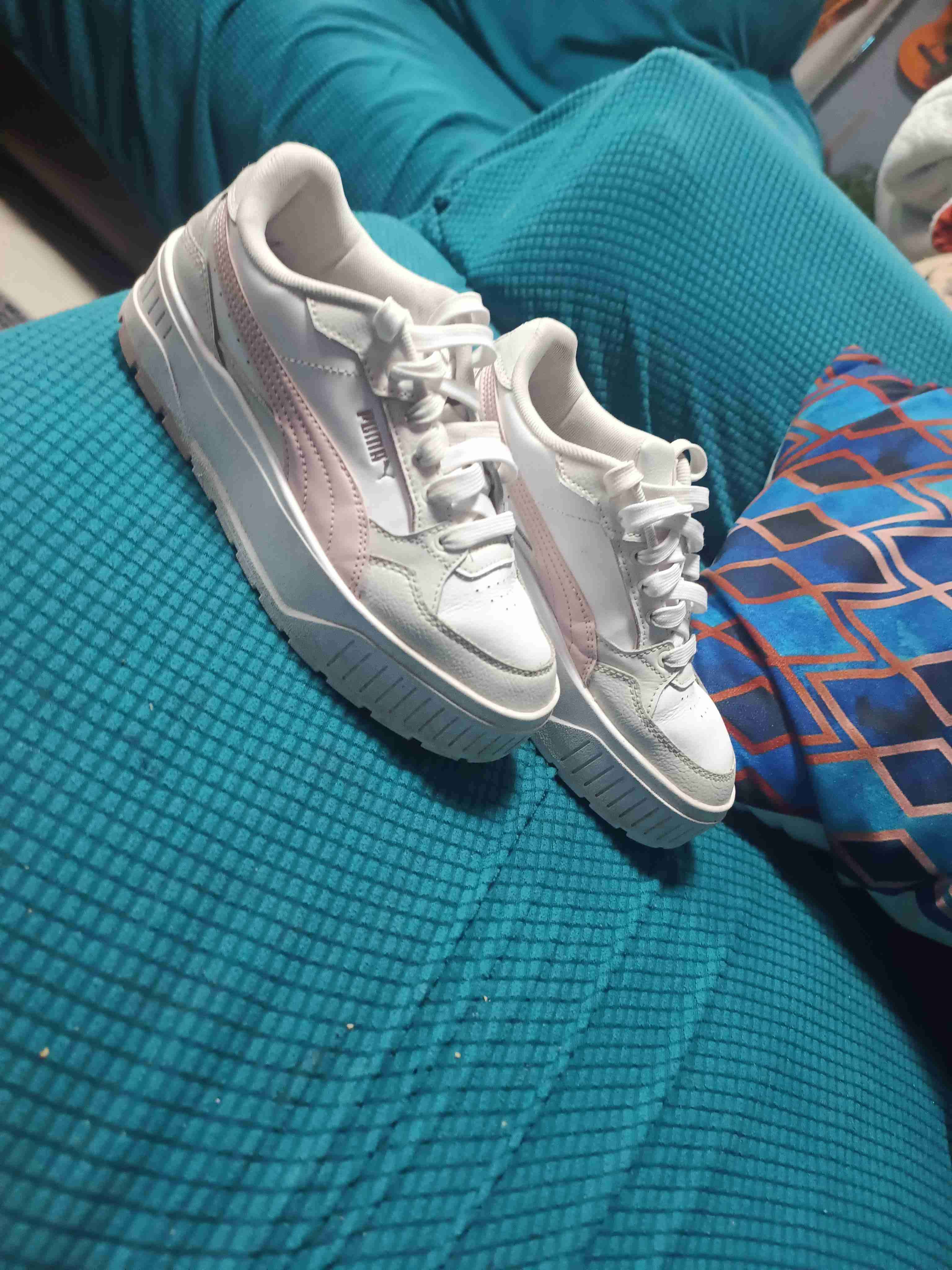 Zapatillas blancas deportivas - 1